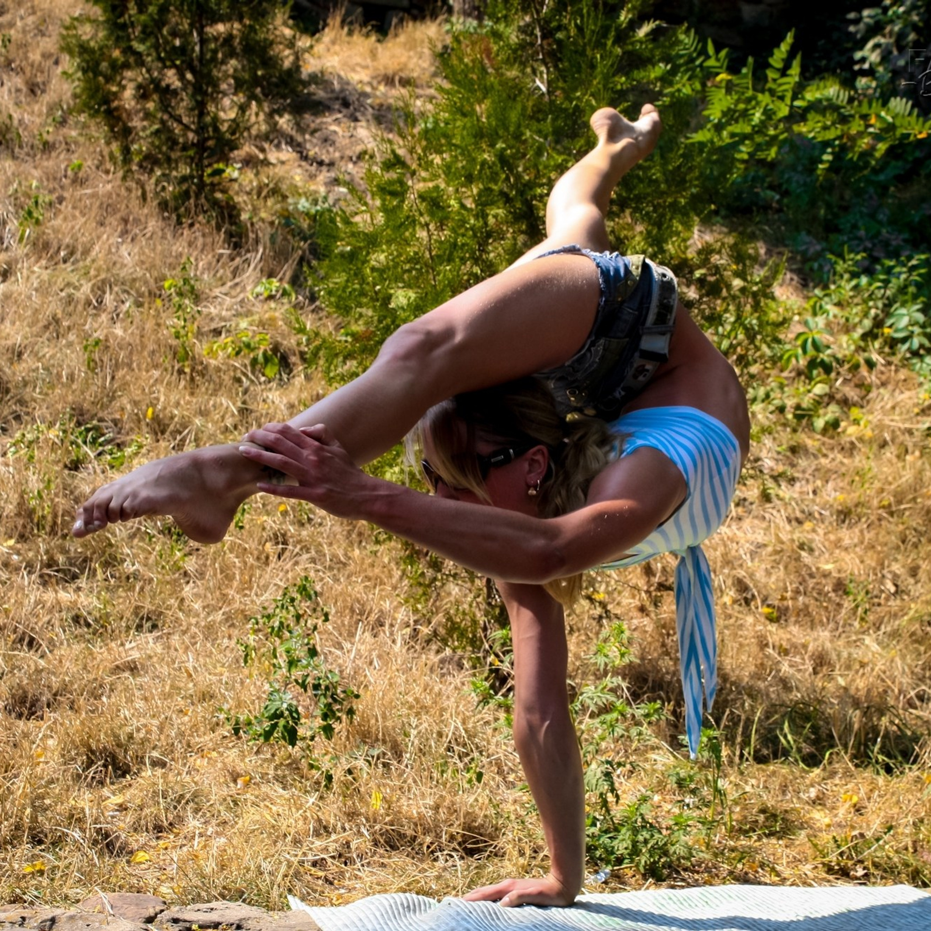 Цирковая 040. Fantastic-Bodies photo performance