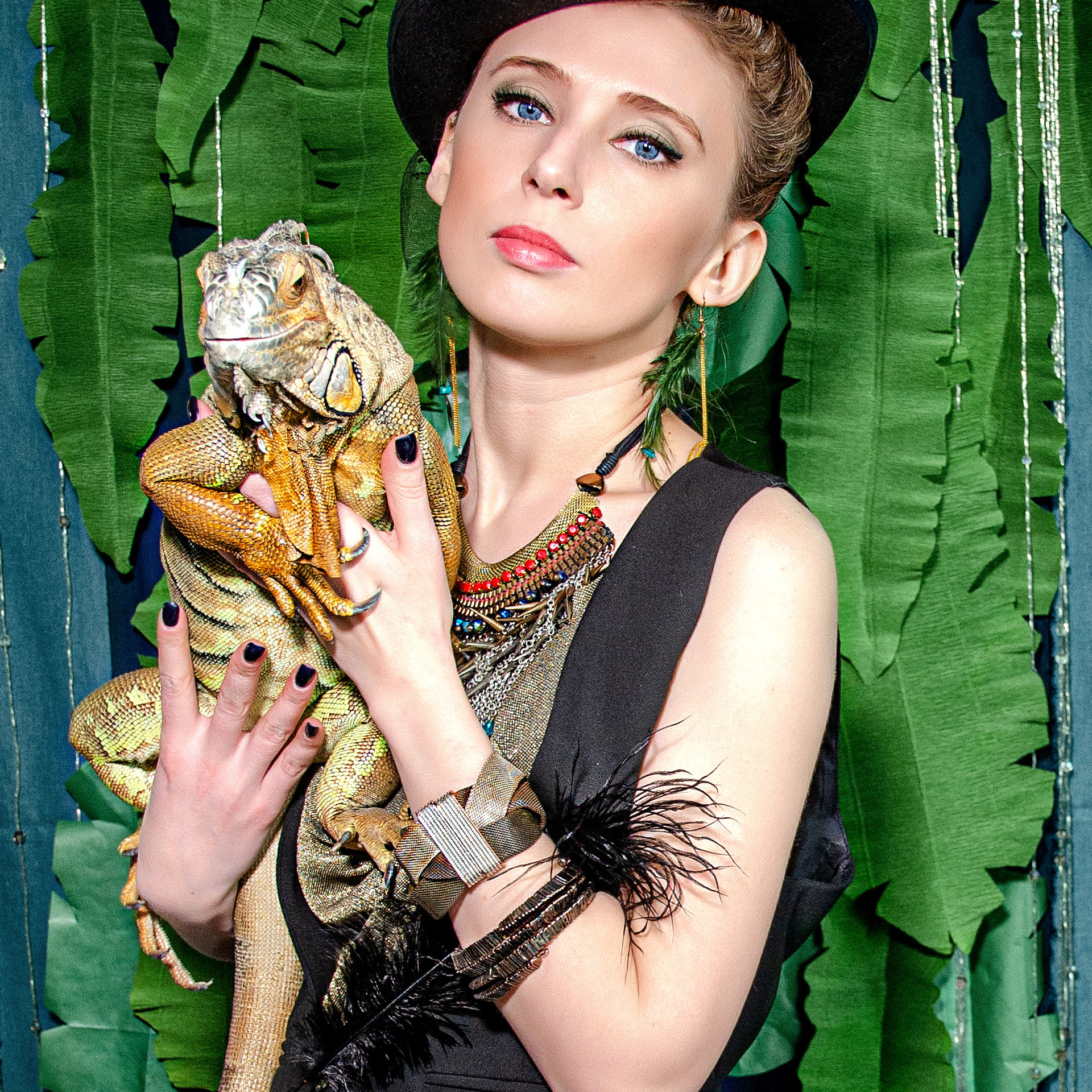 Арт проект с игуаной, сфинксом и питоном)