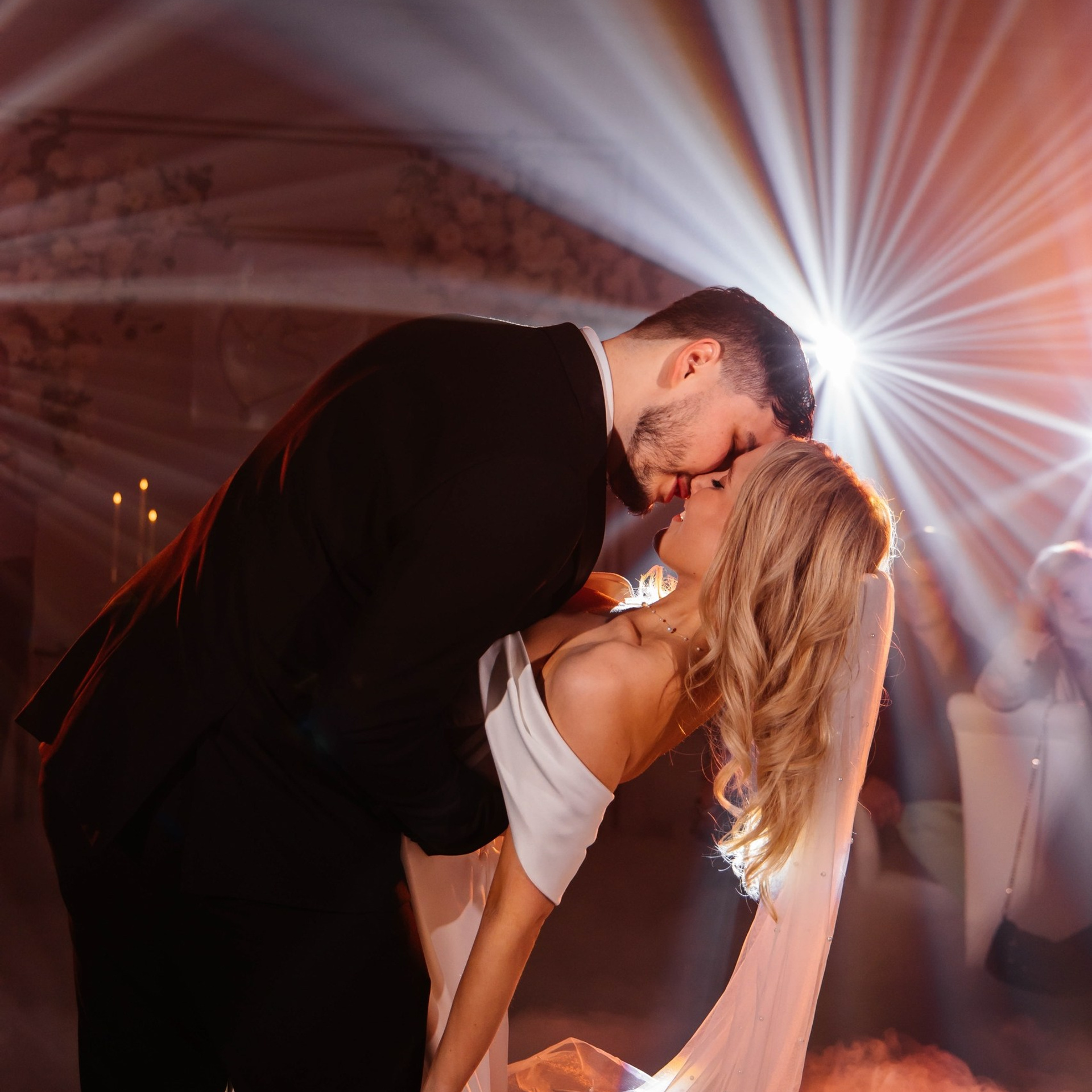 СВАДЕБНЫЕ. Цирковой фотограф Андрей Пухов (Jazz)