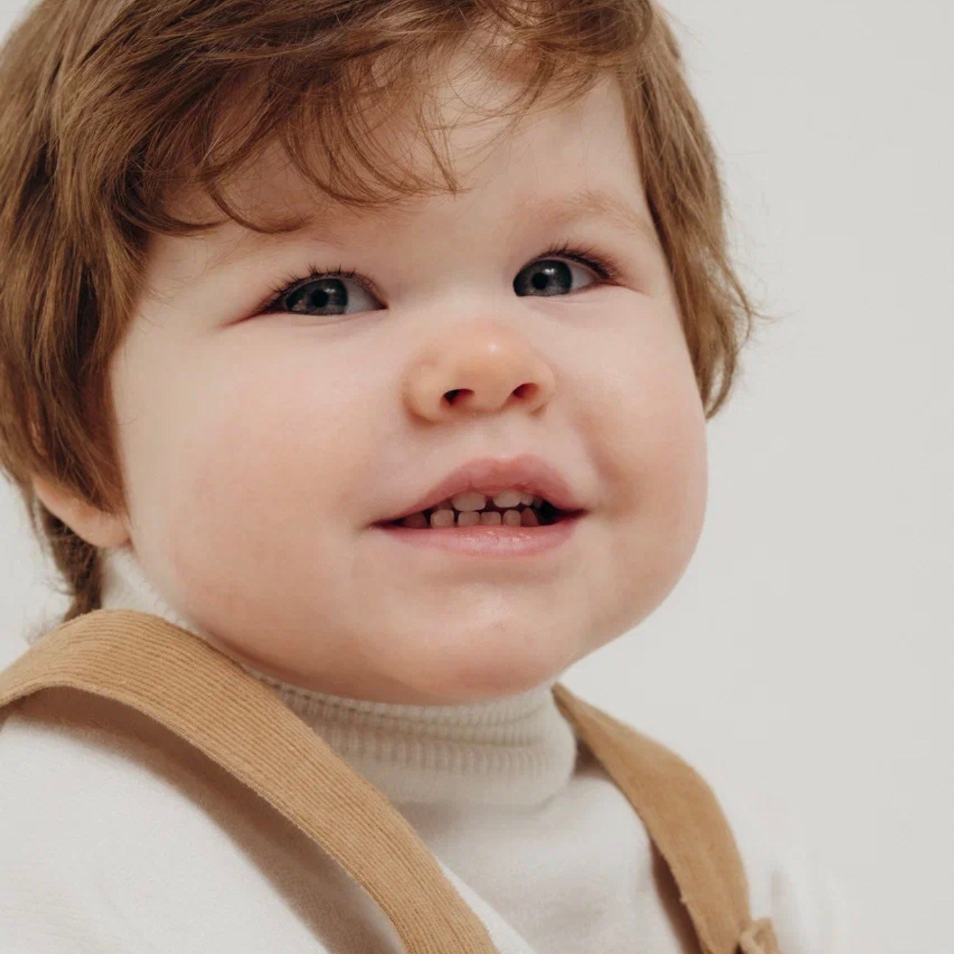 Готовы к съемкам в Москве, Санкт-Петербурге, центральной России. Готовы рассмотреть хороший зарубежный контракт (владение разговорным английский языком у мамы- представителя модели) 