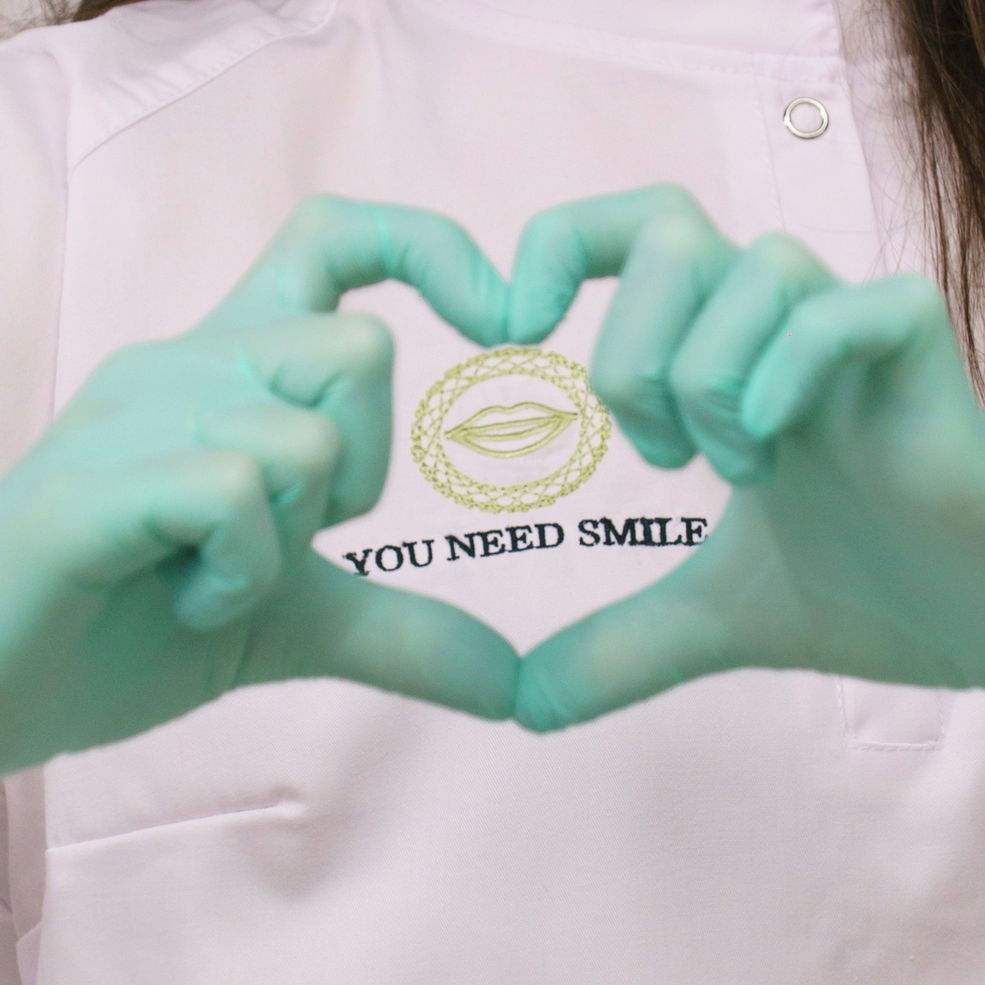 You need smile — фото и ведео для студии отбеливания зубов.