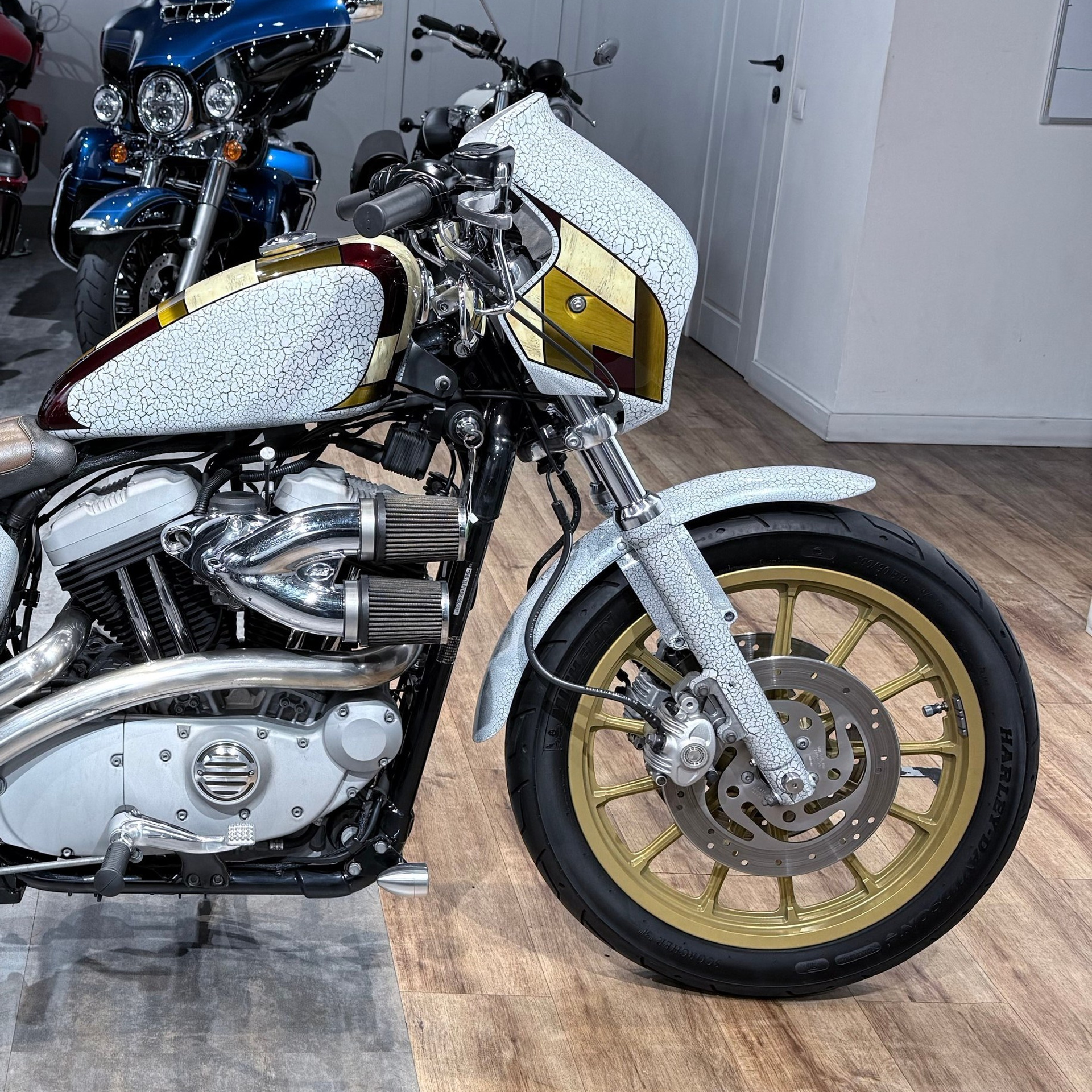 Sportster 1200 Roadster White Skin