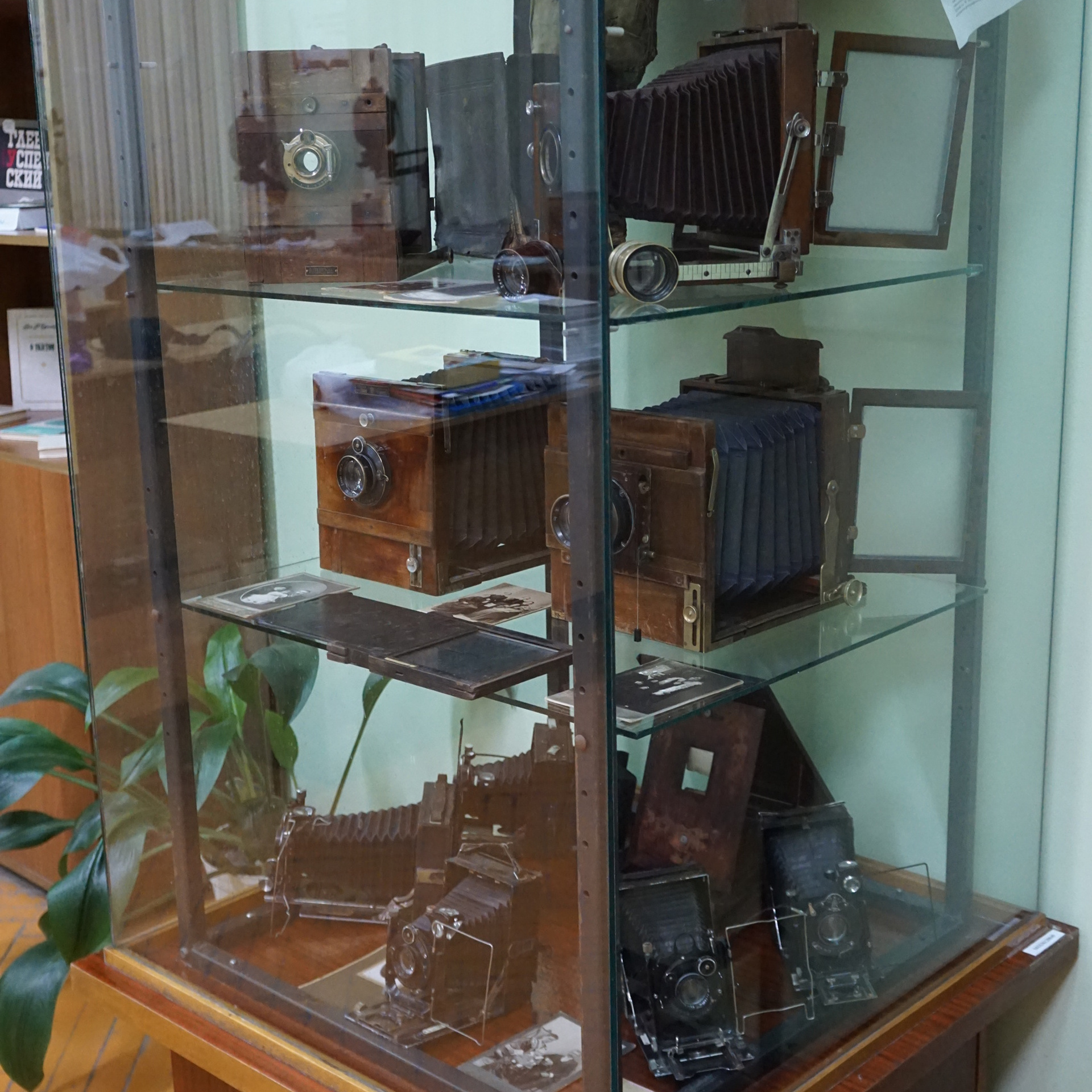 Выставки фототехники «От форматных до цифровых». Фотограф в Туле Крупский АнДРей. Фотостудия «КАДР71» в Туле