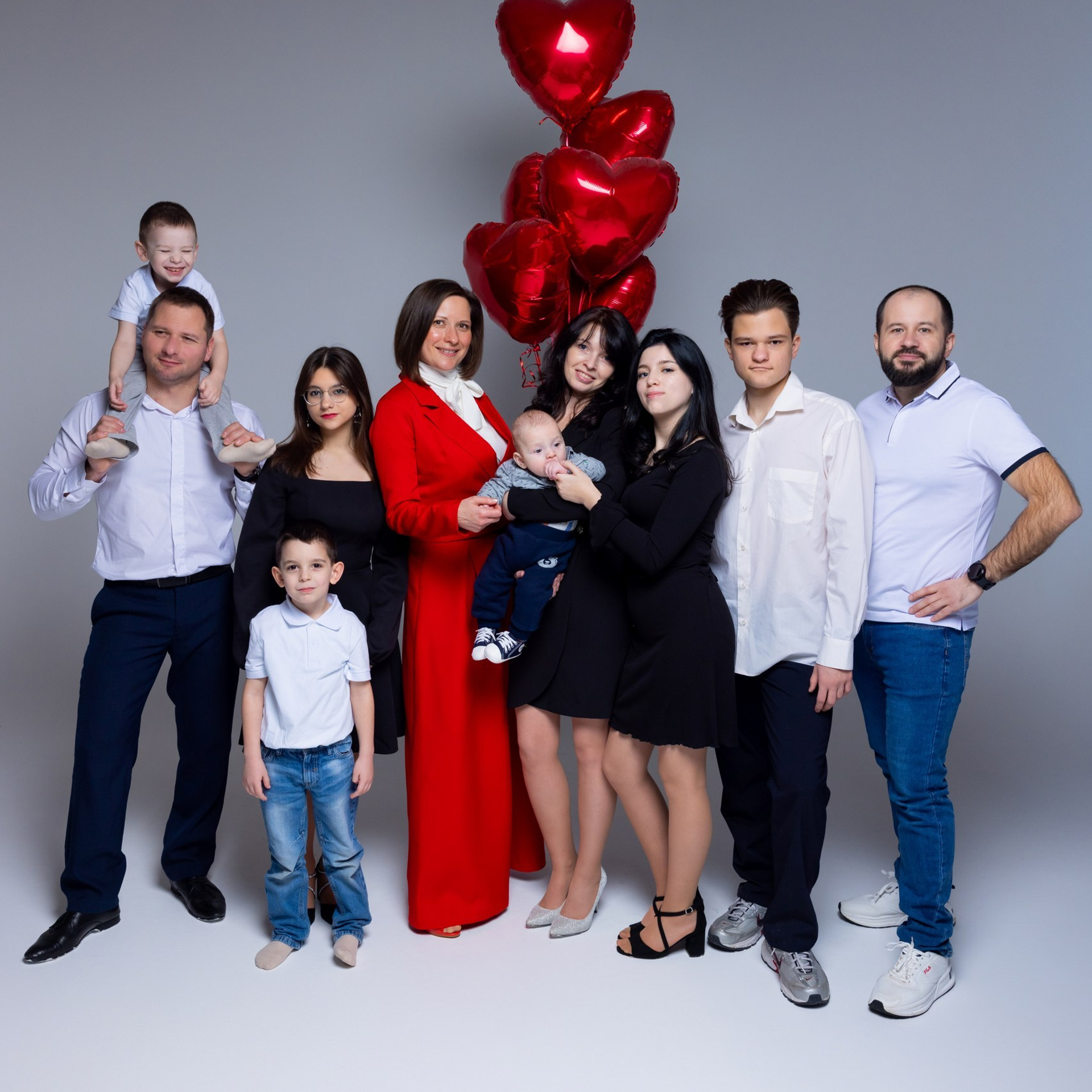 Большая семейная фотосессия в студии