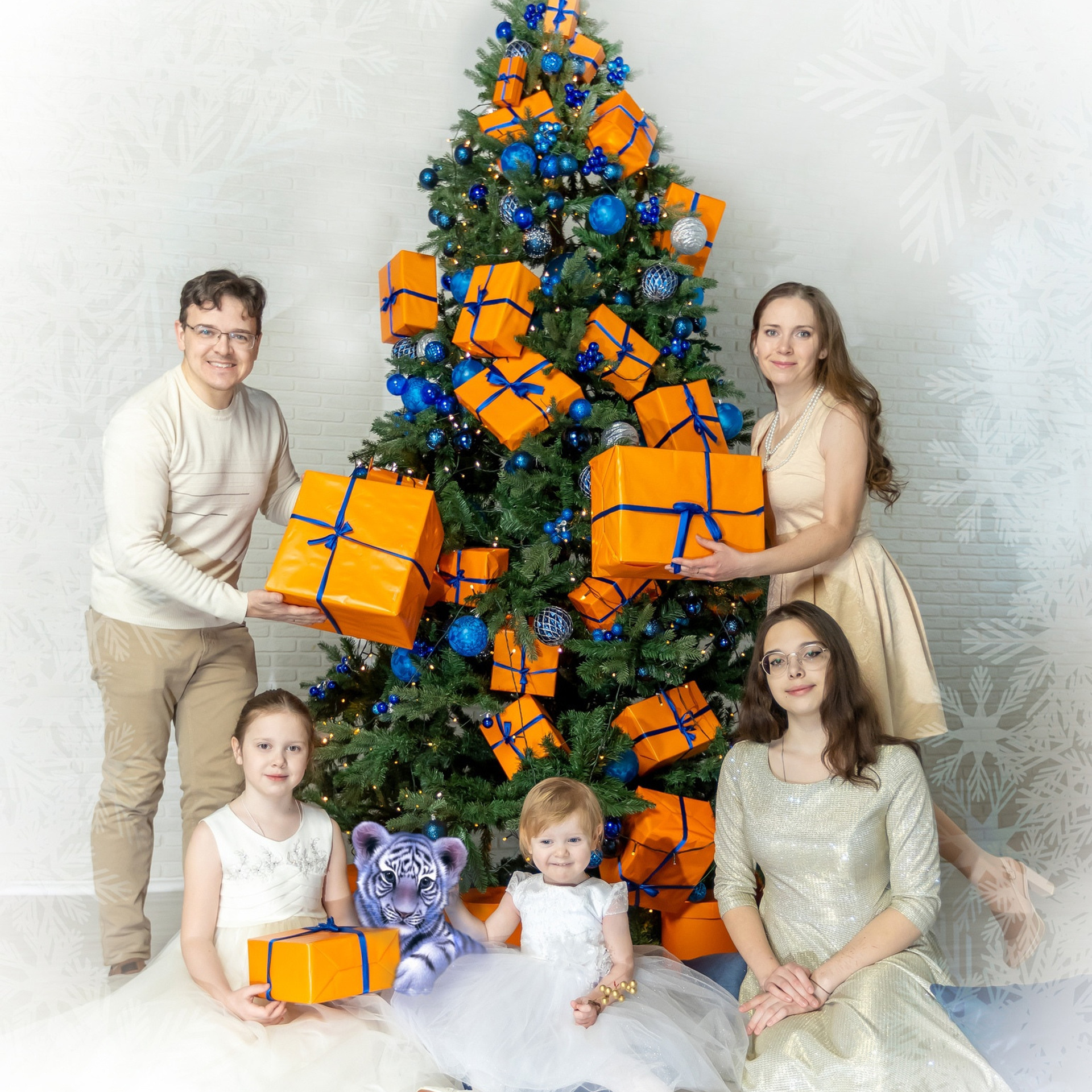 С семьёй в кадре… Автор — Я.