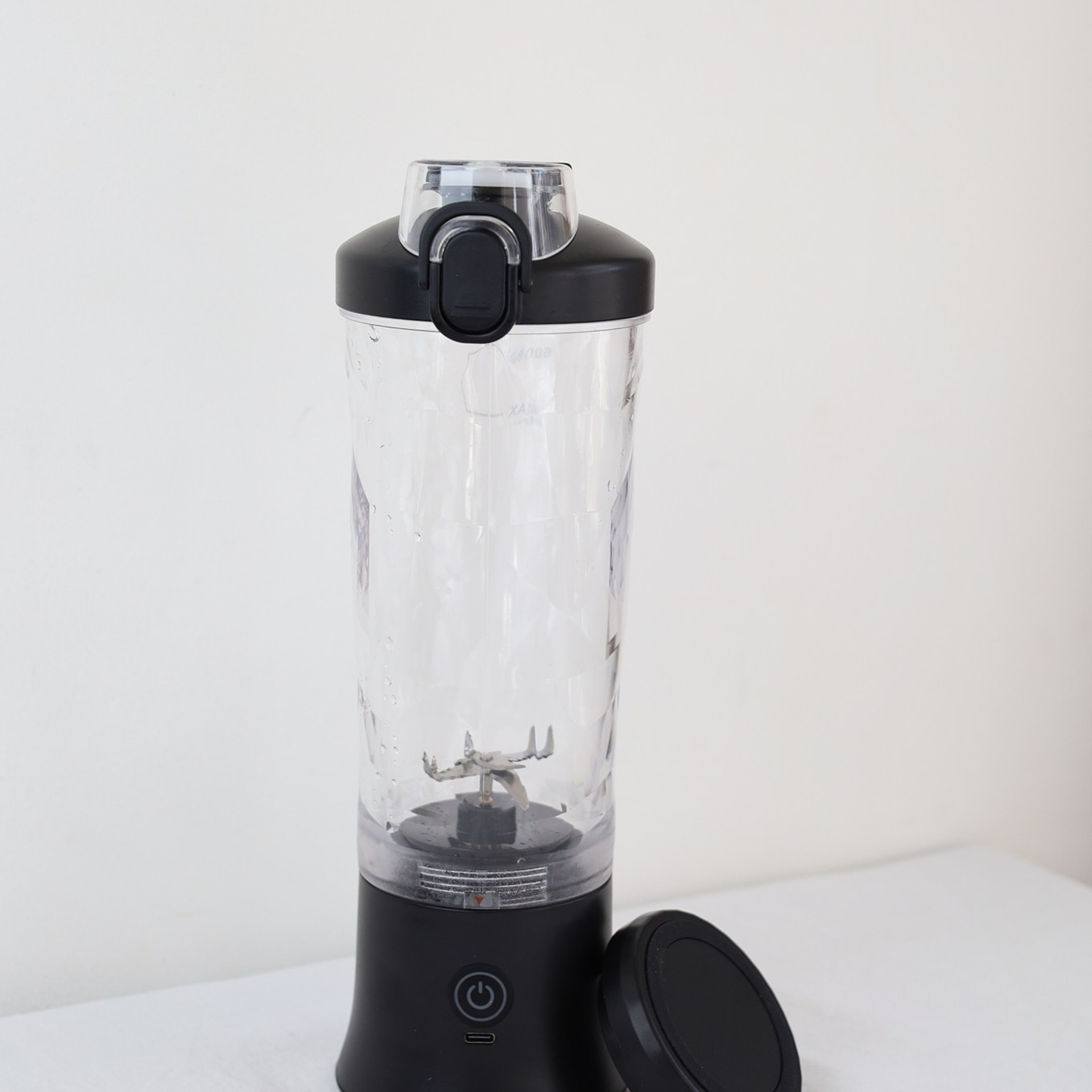 Эффектная съемка с акцентом на уникальные дизайнерские решения.