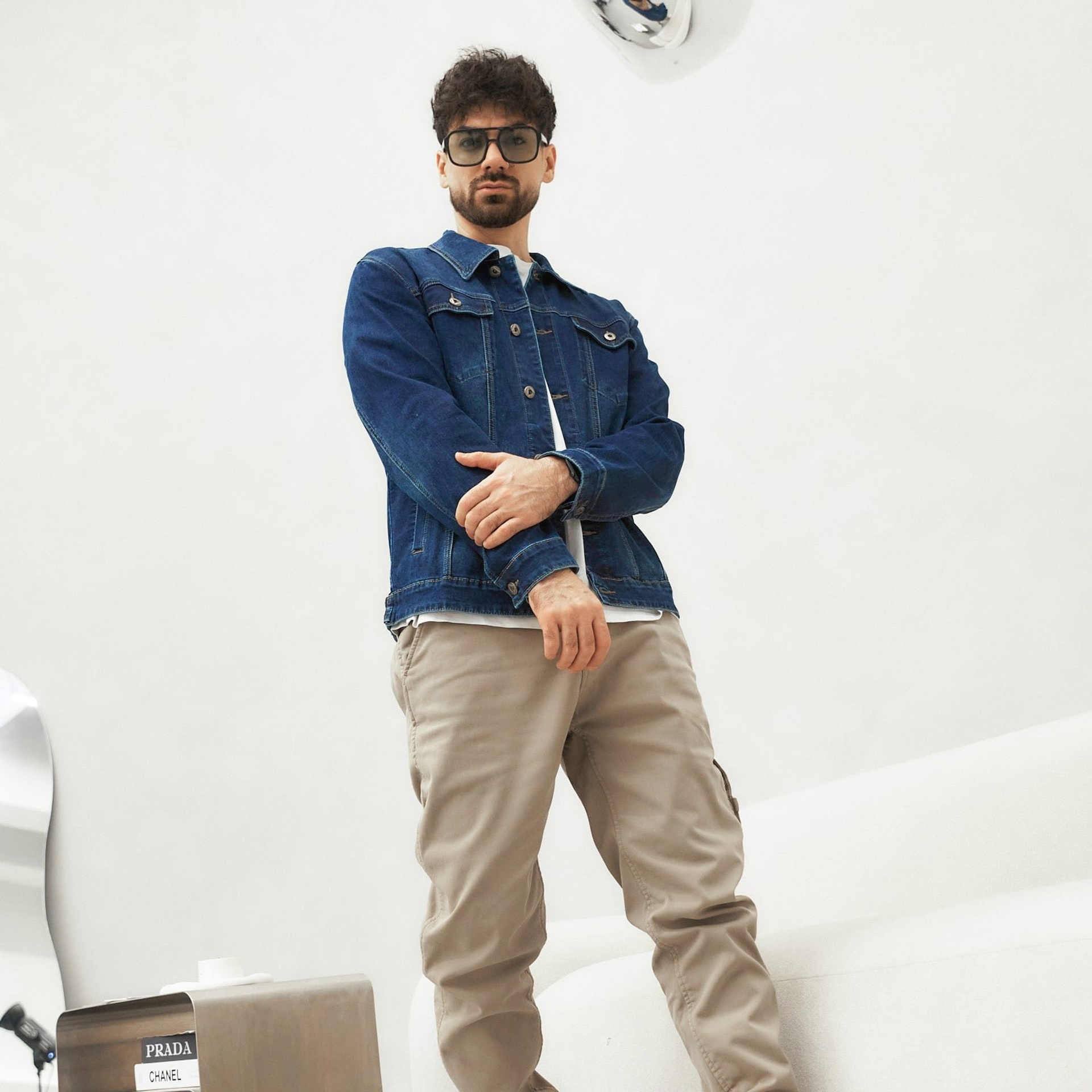 Предметная съёмка мужской одежды для маркетплейсов old | Sale Easy