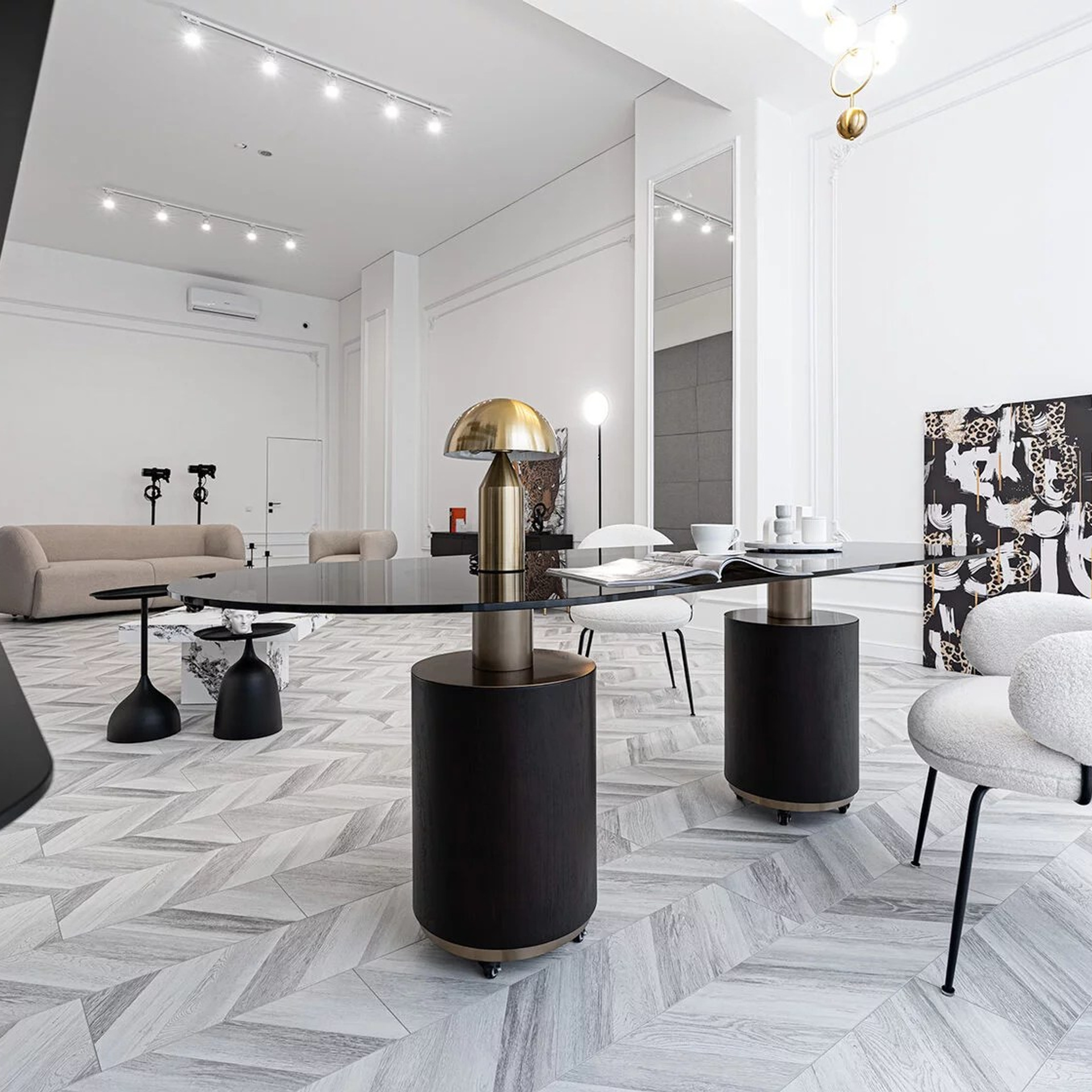 Lion — Зал TITANIUM