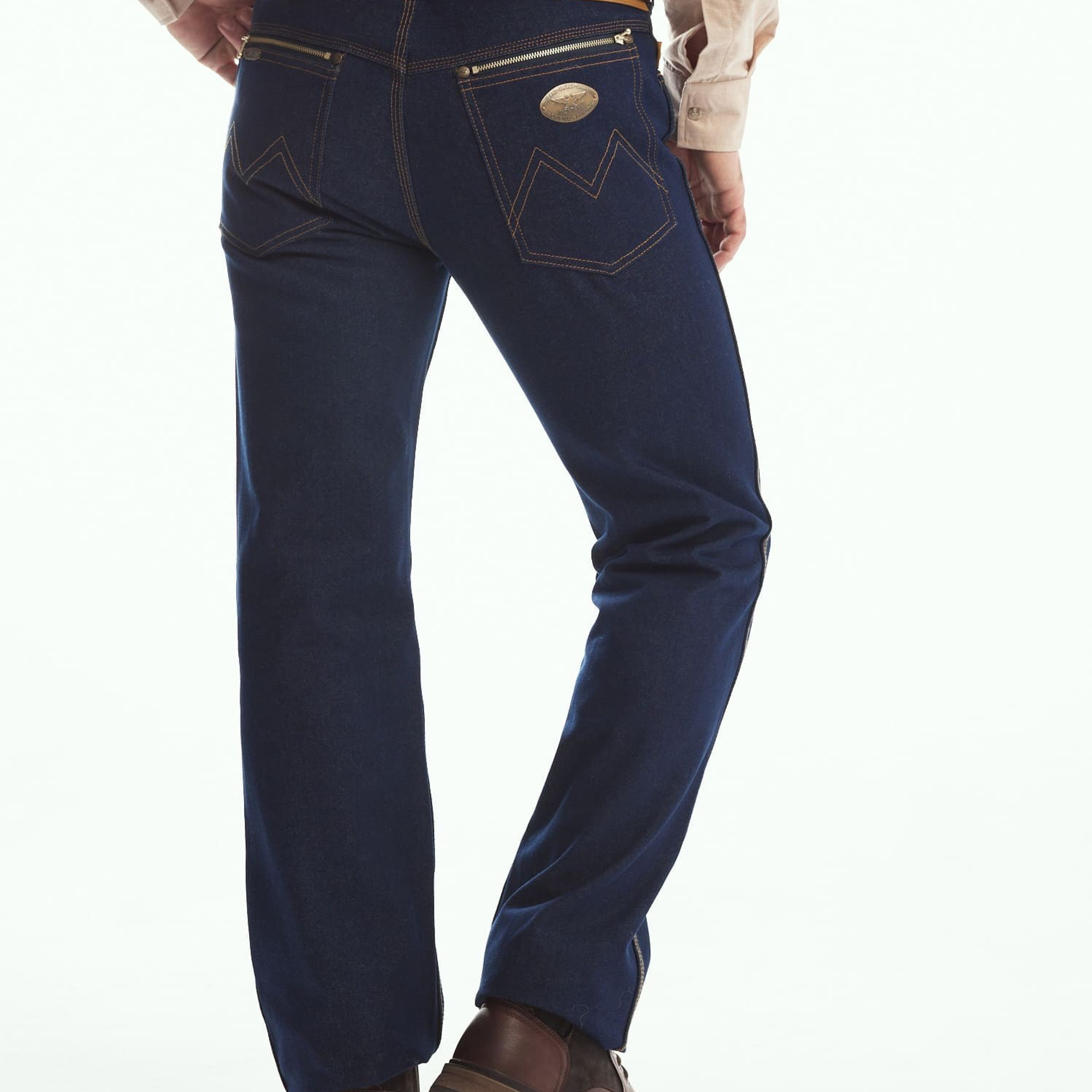 Предметная съёмка мужской одежды для маркетплейсов old | Sale Easy