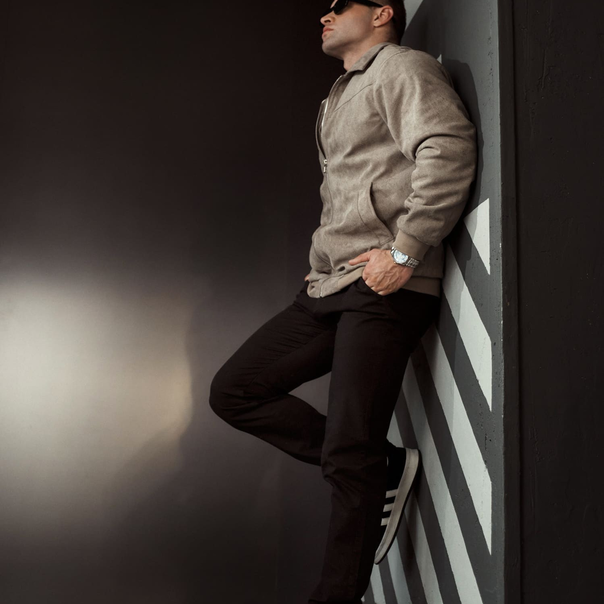 Предметная съёмка мужской одежды для маркетплейсов old | Sale Easy