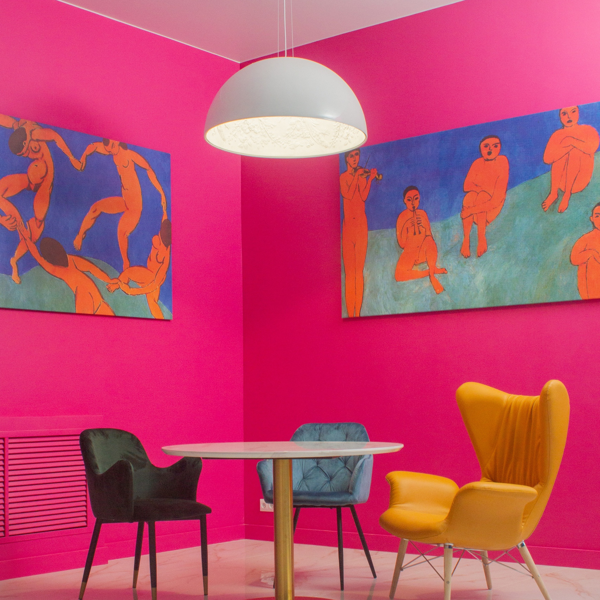 BELKA & STRELKA — зал Апартаменты