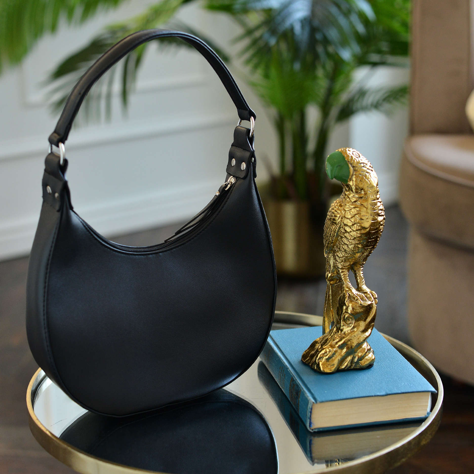 Предметное фото сумок - уникальные и стильные аксессуары, подчеркивающие вашу индивидуальность.