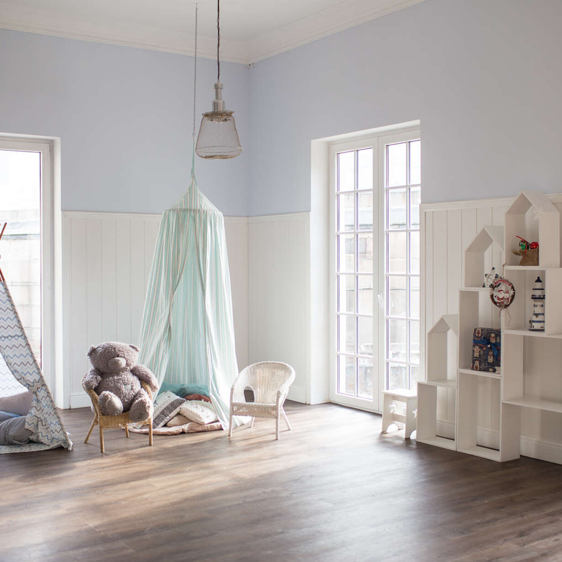 LEONA — зал BABY