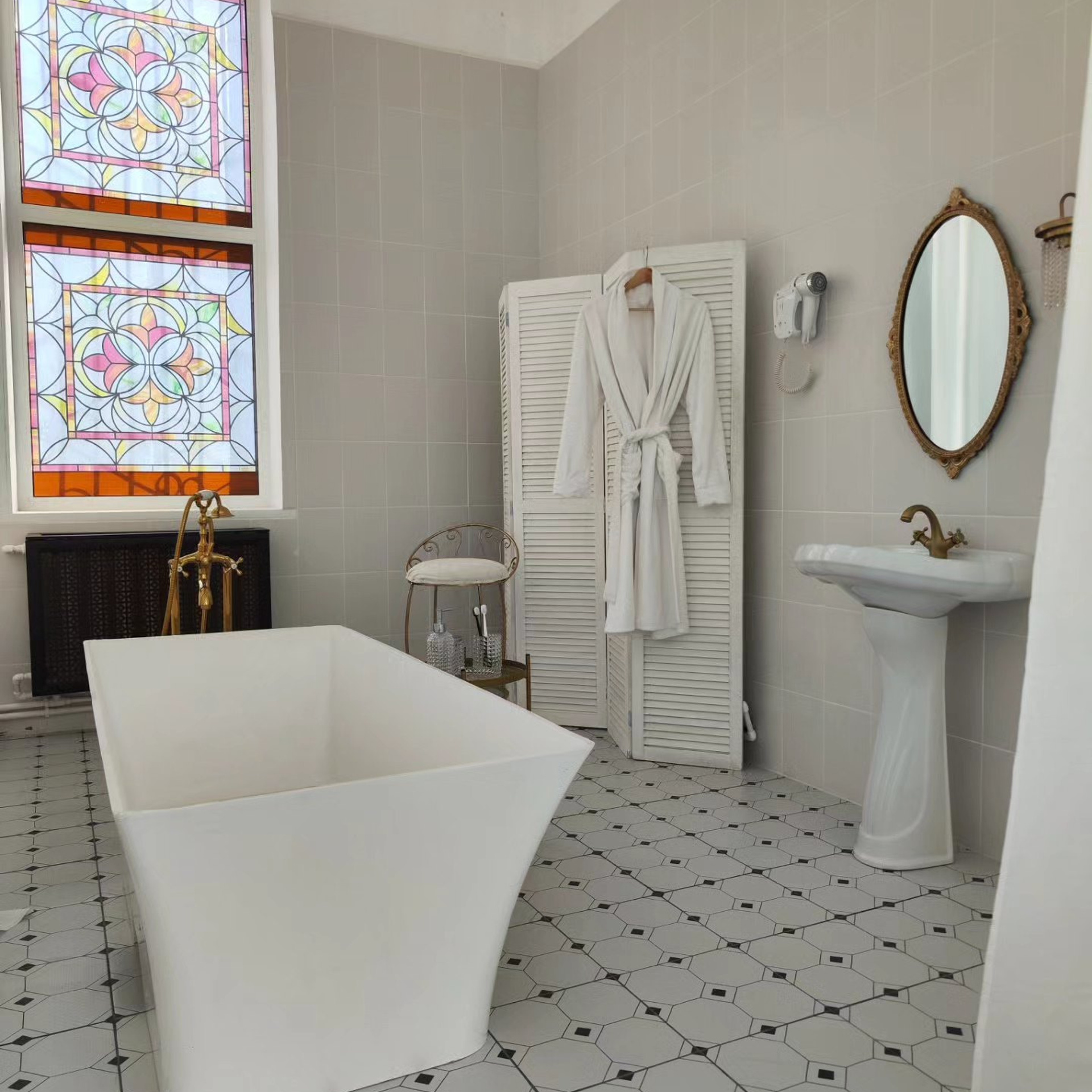 ALL In — Белый зал