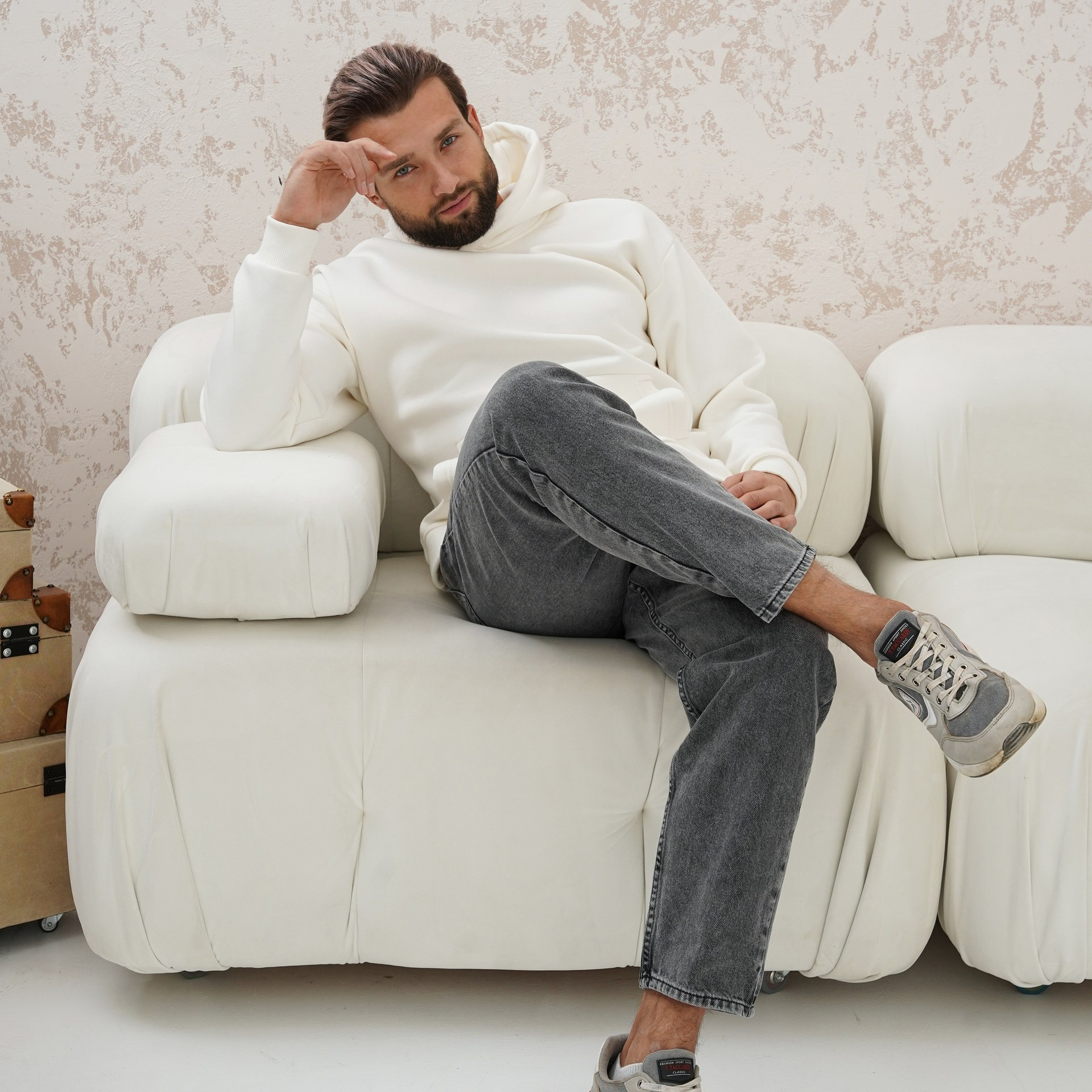 Предметное фото - элегантная мужская одежда.