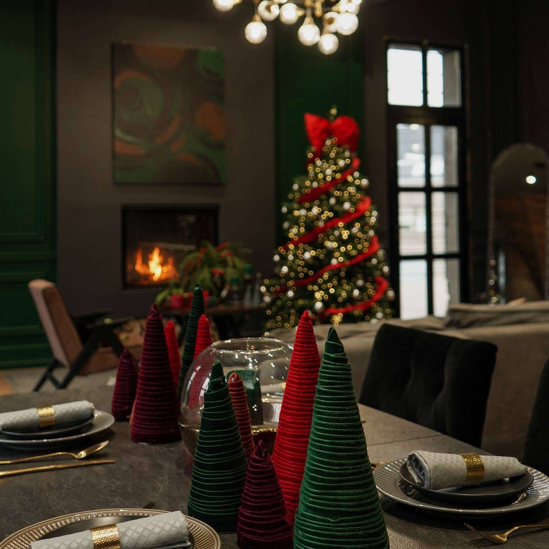 LEONA — зал LOFT-D