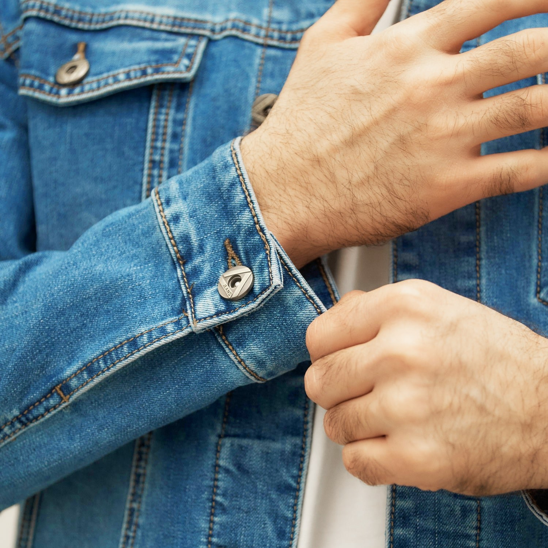 Предметная съёмка мужской одежды для маркетплейсов old | Sale Easy