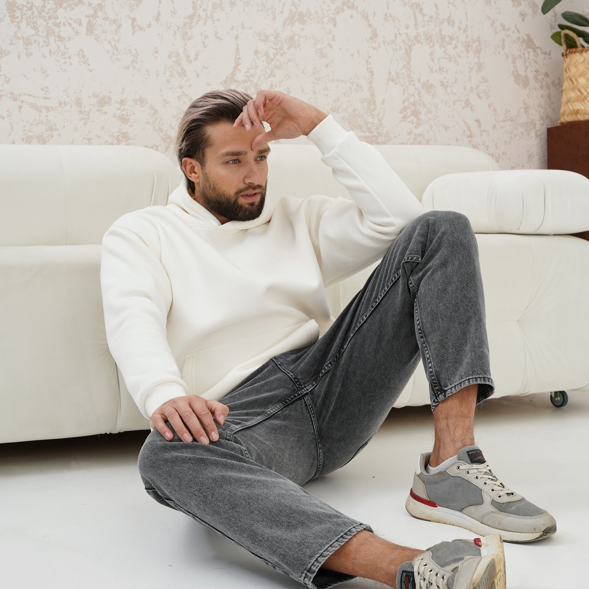 Предметное фото - современные мужские наряды.