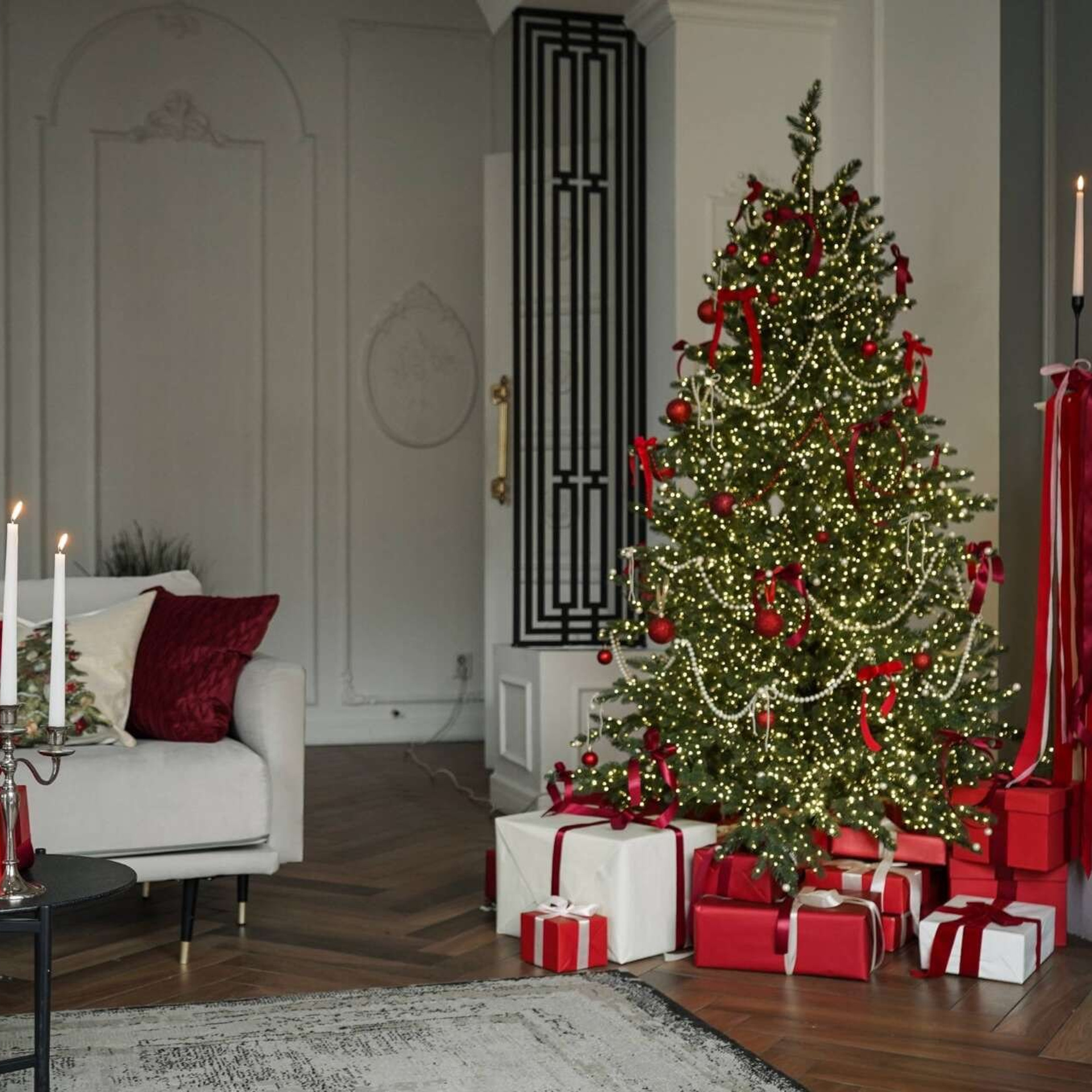 LEONA — зал PLAZA