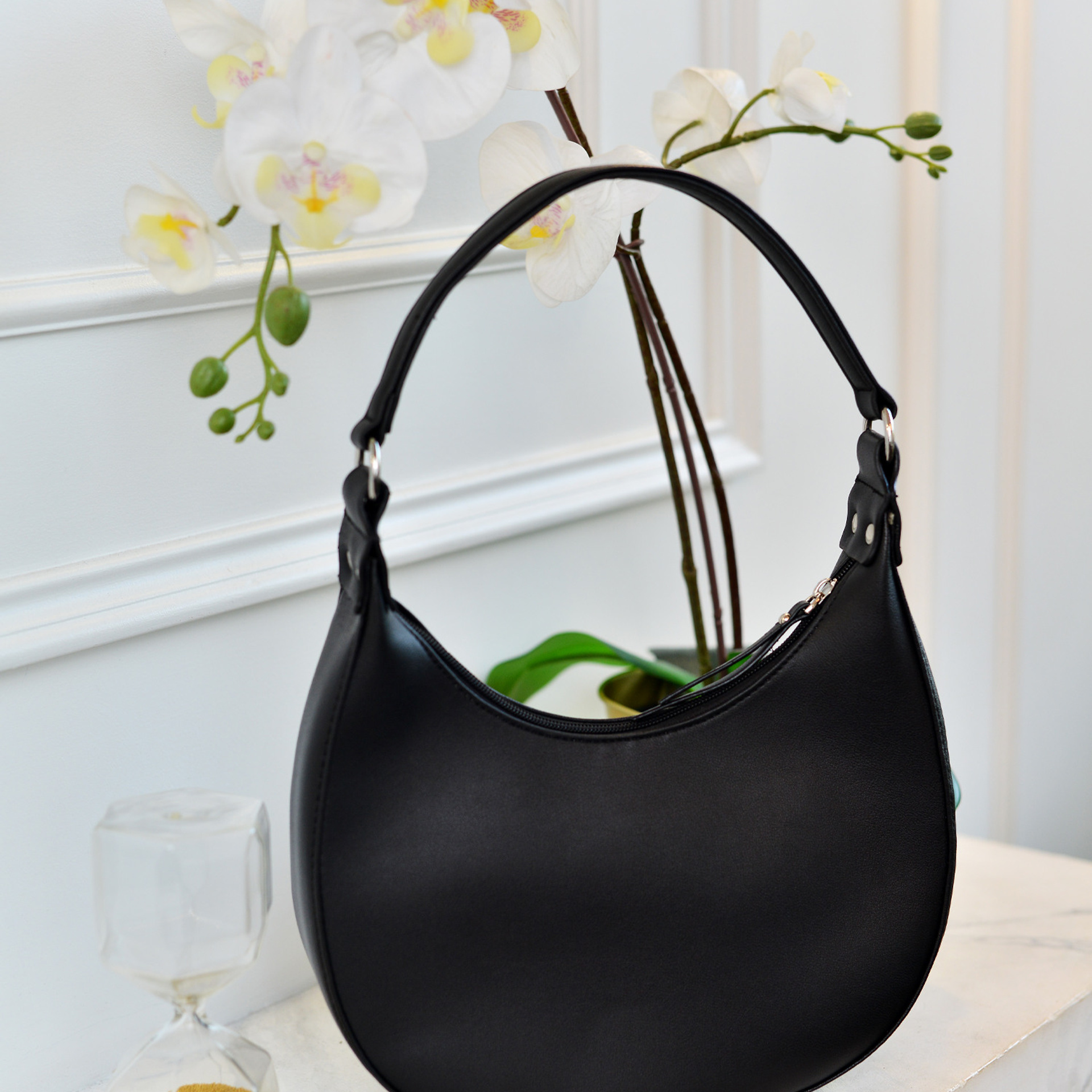 Предметное фото сумок - модные и функциональные варианты, чтобы вы всегда были в центре внимания.