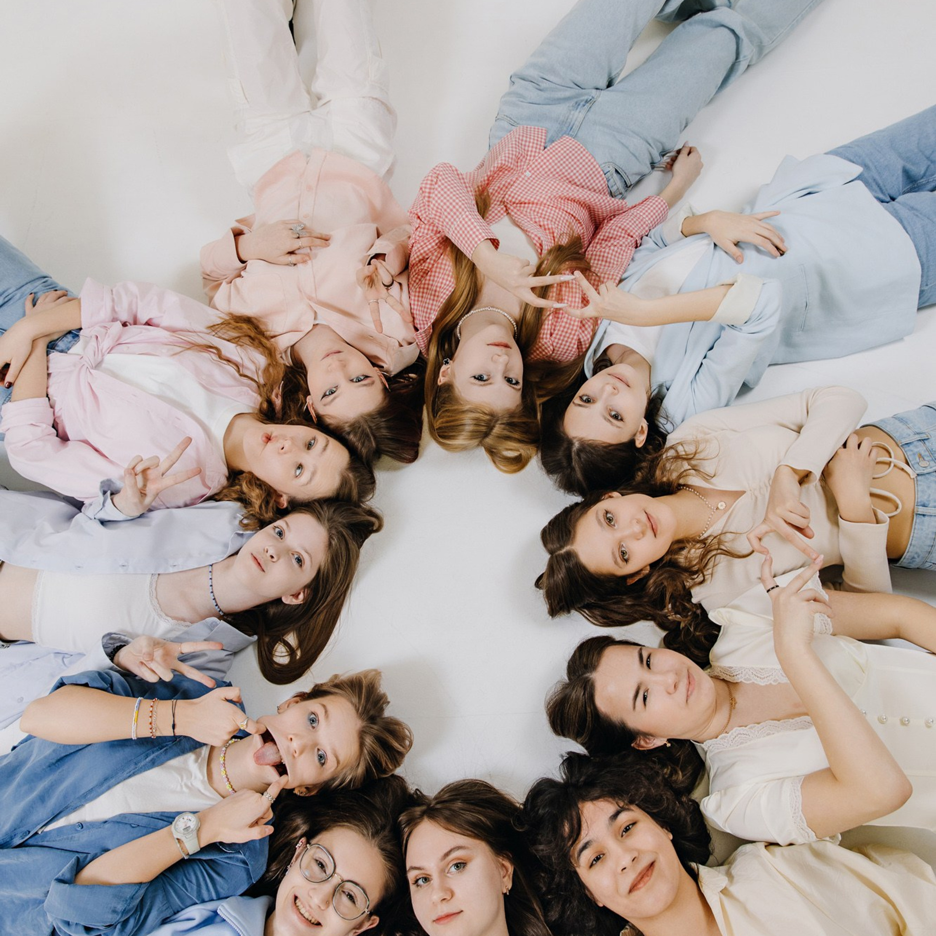 Съемка для выпускников старших классов – профессиональные фото  школьников 10-11 классов. Школьная съемка и создание выпускных альбомов в Нижнем Новгороде