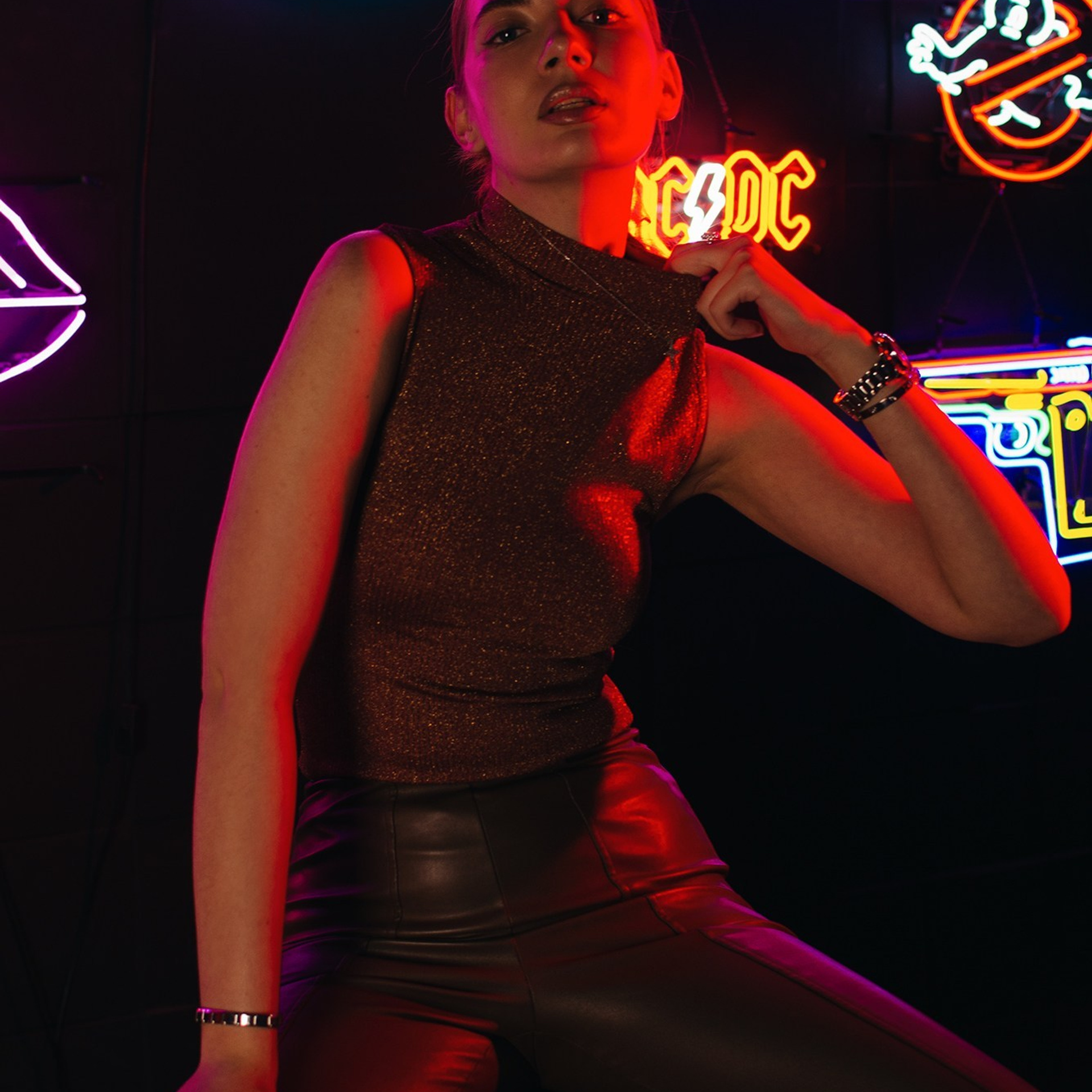 Съёмка в неоне