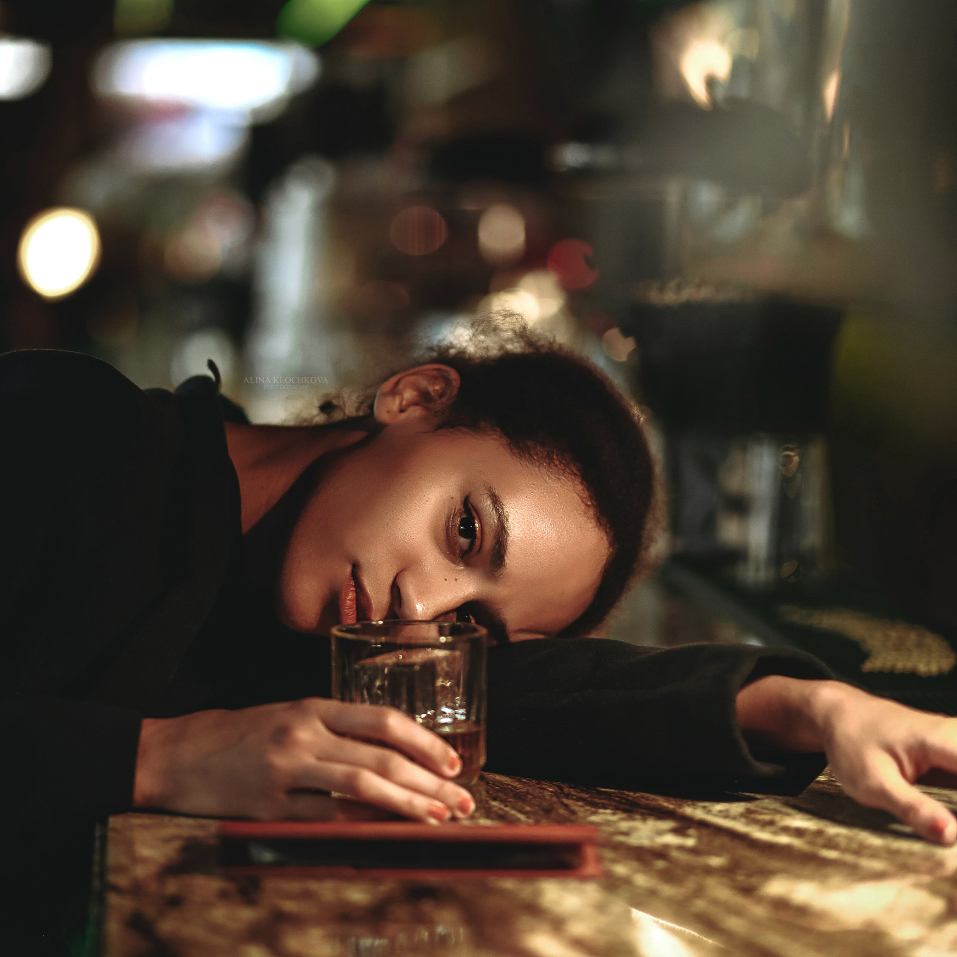 Виски после работы, два образа