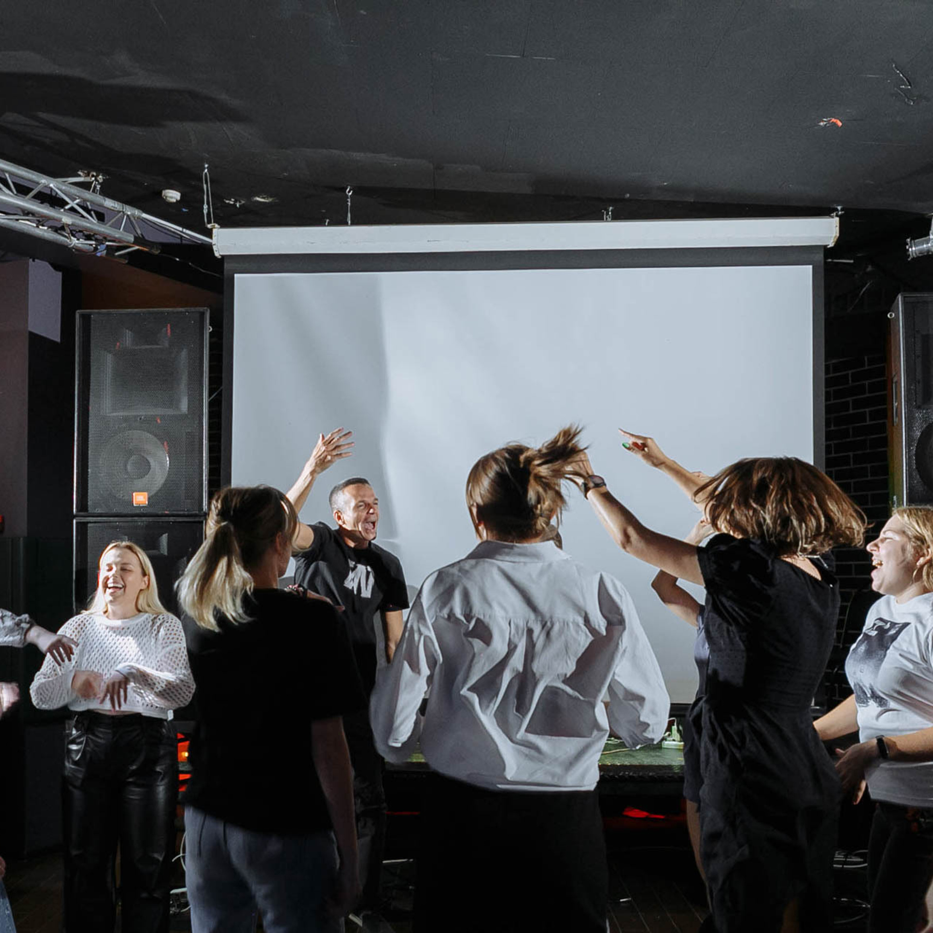 Квиз Смузи, игра Угадай мелодию: 150 русских хитов