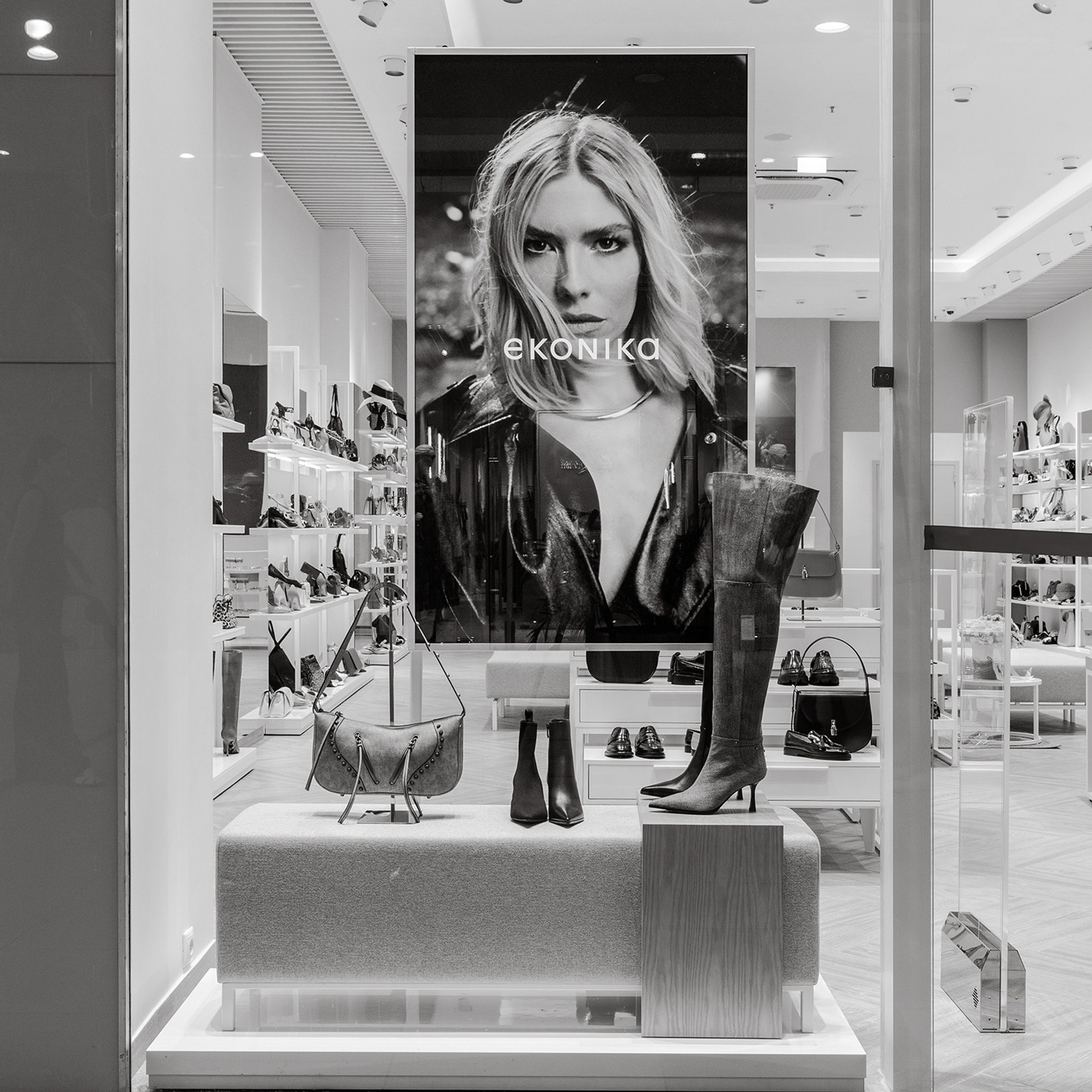 EKONIKA — МОДНАЯ СЕТЬ ОБУВИ И АКСЕССУАРОВ ДЛЯ ЖЕНЩИН