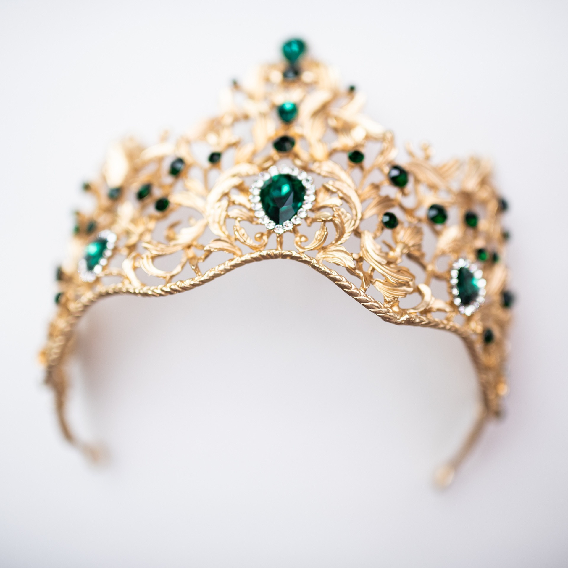 Корона изумрудная 400 ₽