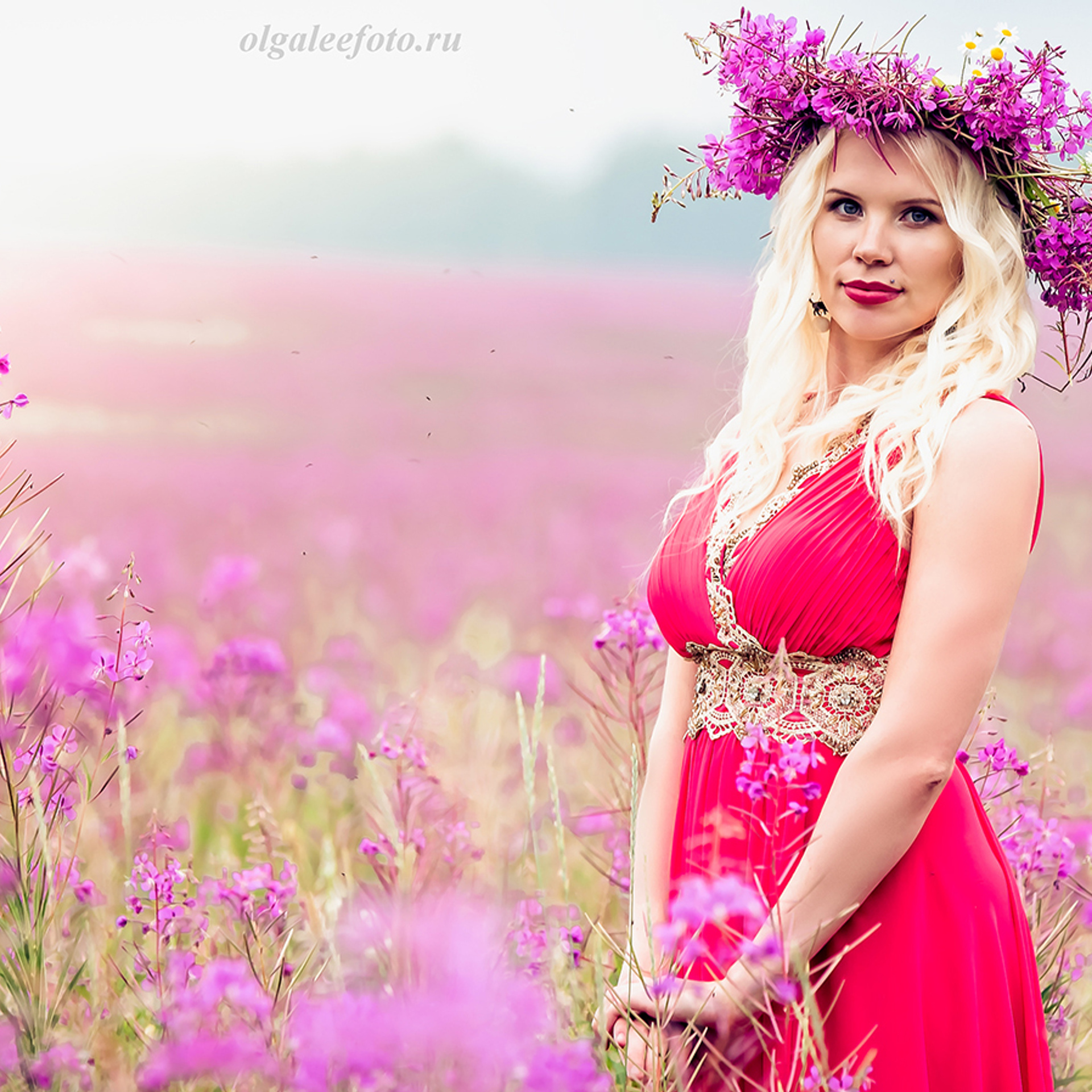 Прекрасная Анастасия с семьей. За полтора часа три платья и несколько локаций —…