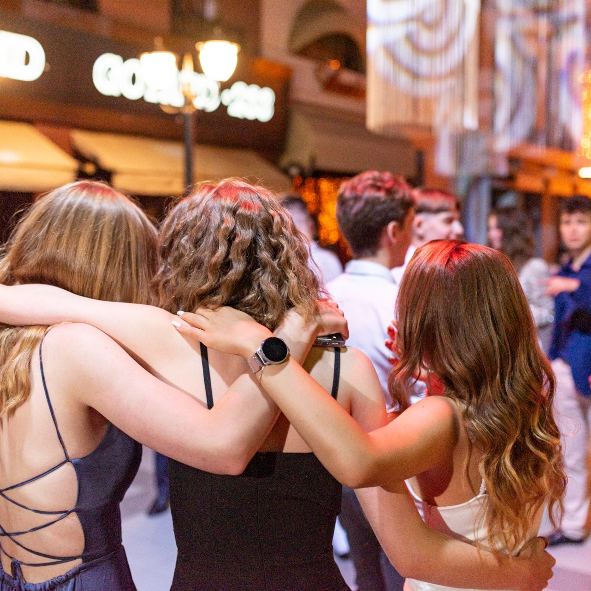 Выпускной в Париже