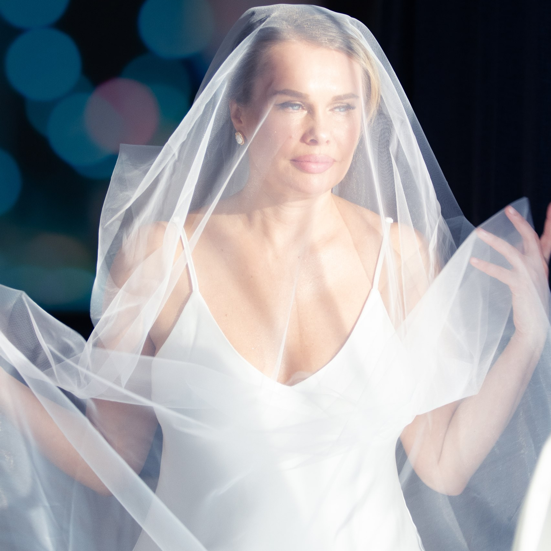 Утро Невесты в номере отеля. Хорошее начало праздничного дня.