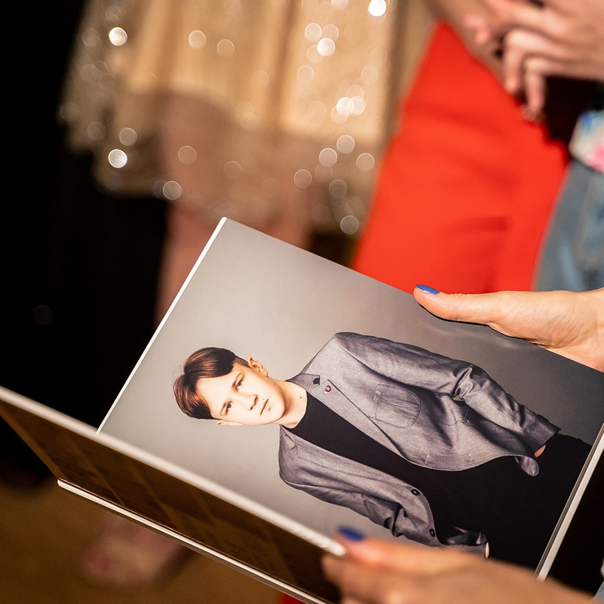 Съемка на выпускной альбом, школьный выпуск. Контент съемка под ключ. Световое шоу / Москва и Мо