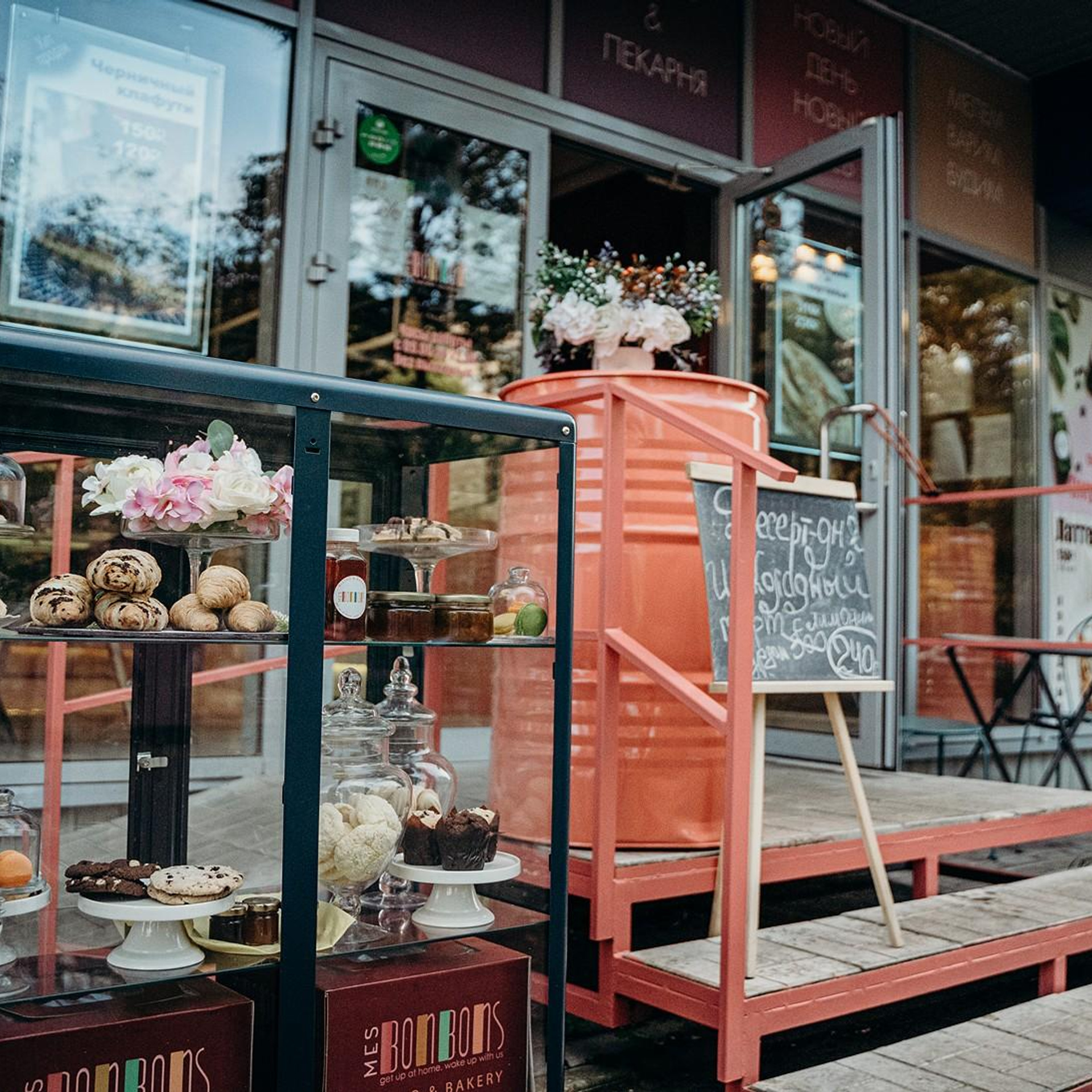 Съемка недвижисть и интерьеры. Контент съемка под ключ. Световое шоу / Москва и Мо