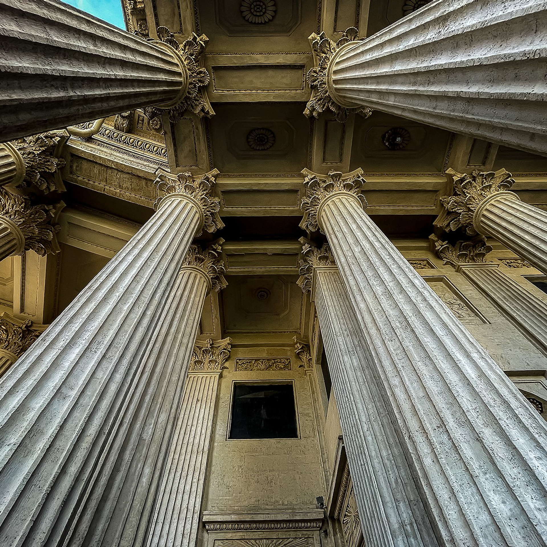 Съемка недвижисть и интерьеры. Контент съемка под ключ. Световое шоу / Москва и Мо