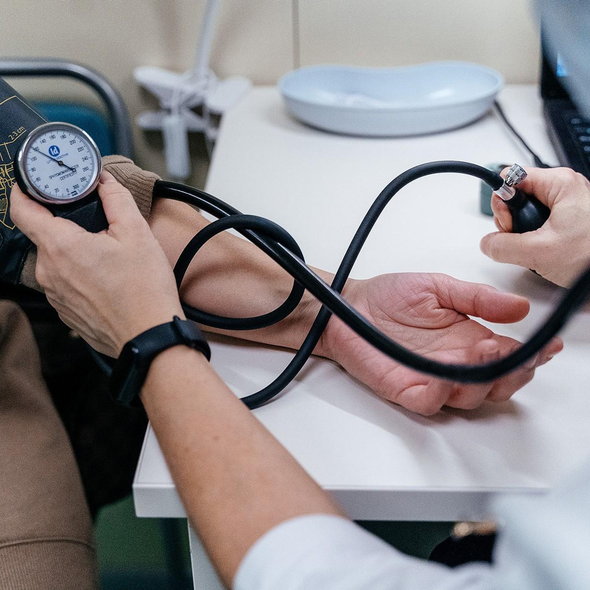 Предметная съемка. Контент съемка под ключ. Световое шоу / Москва и Мо