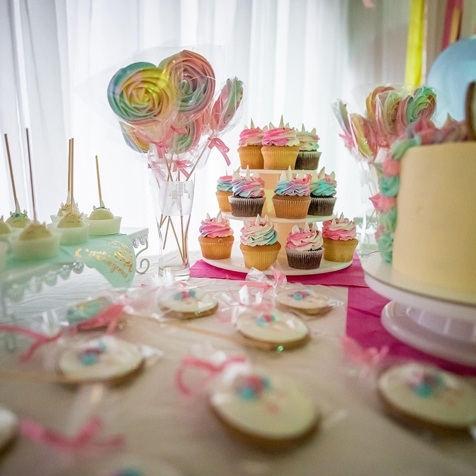 Детский день рождения, праздник. Контент съемка под ключ. Световое шоу / Москва и Мо