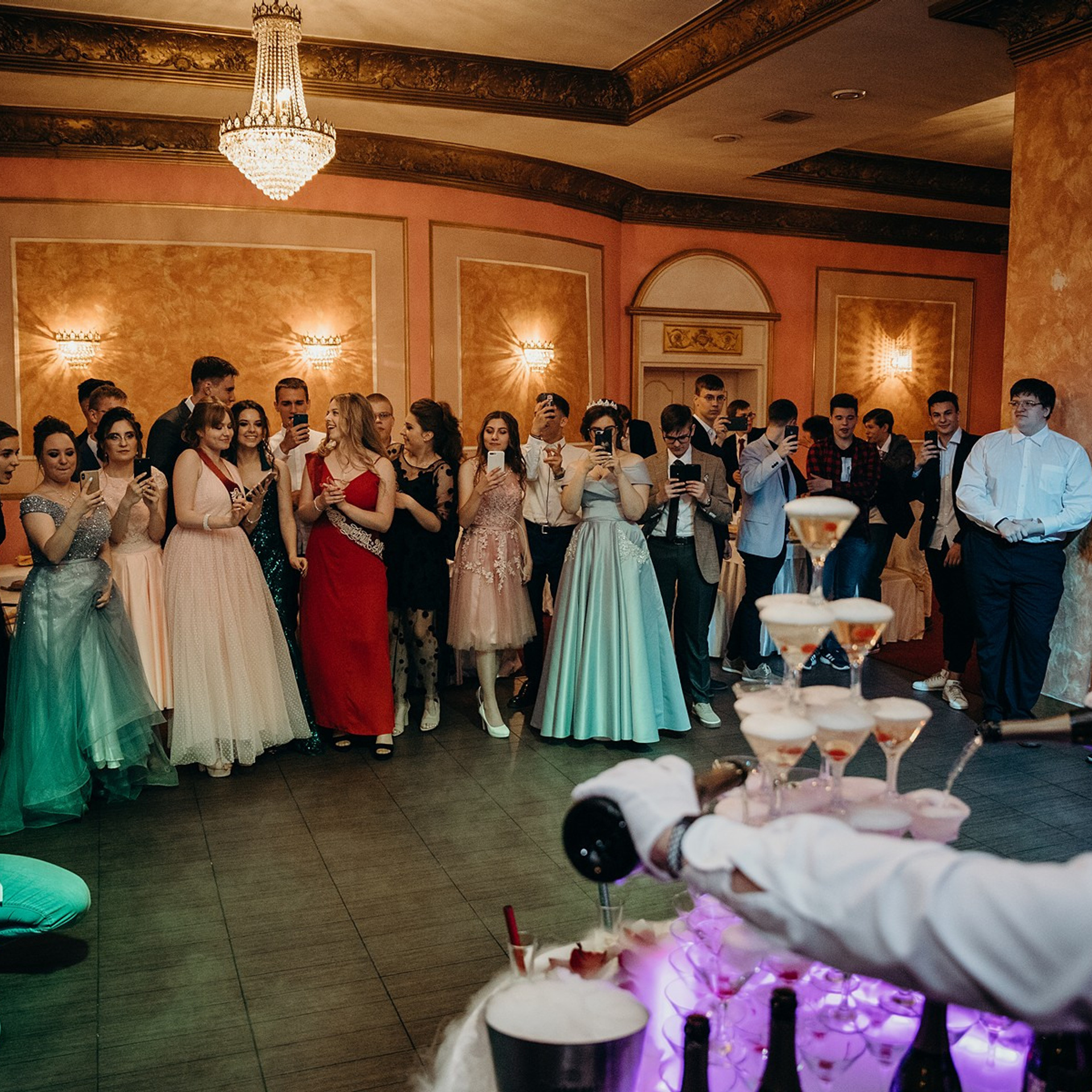 Съемка на выпускной альбом, школьный выпуск. Контент съемка под ключ. Световое шоу / Москва и Мо