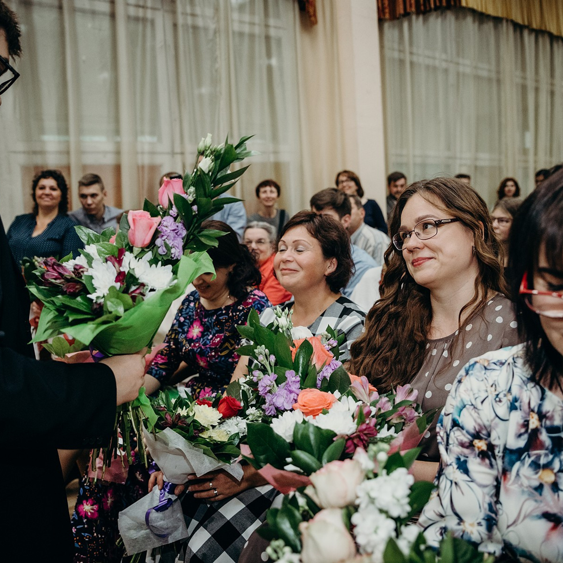 Съемка на выпускной альбом, школьный выпуск. Контент съемка под ключ. Световое шоу / Москва и Мо
