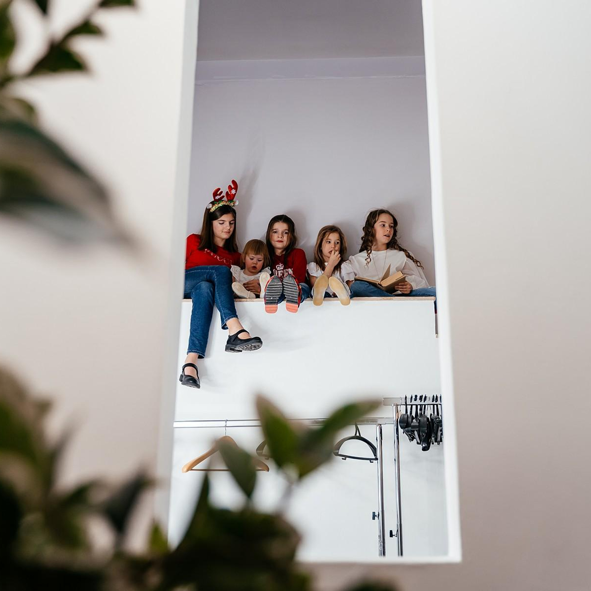 Съемка в студии. Контент съемка под ключ. Световое шоу / Москва и Мо