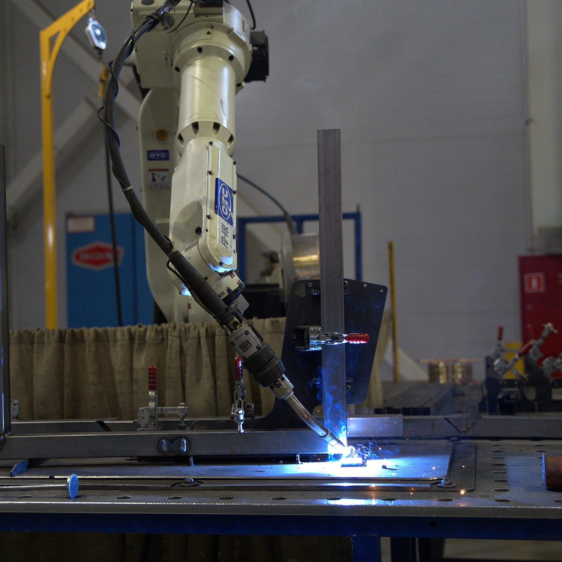 Съемка на производстве. Контент съемка под ключ. Световое шоу / Москва и Мо