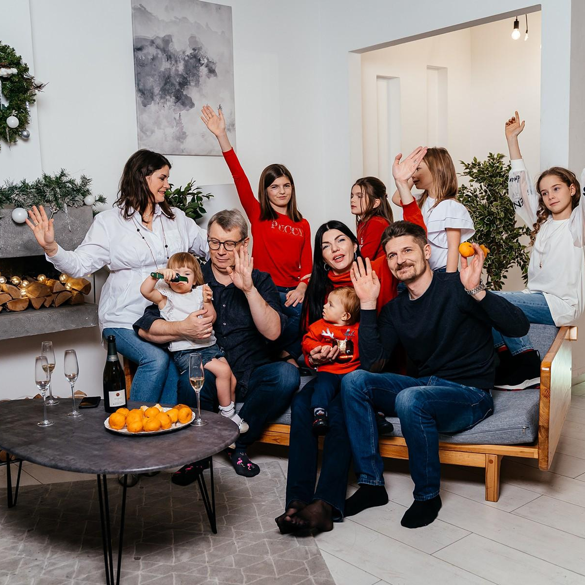 Съемка в студии. Контент съемка под ключ. Световое шоу / Москва и Мо