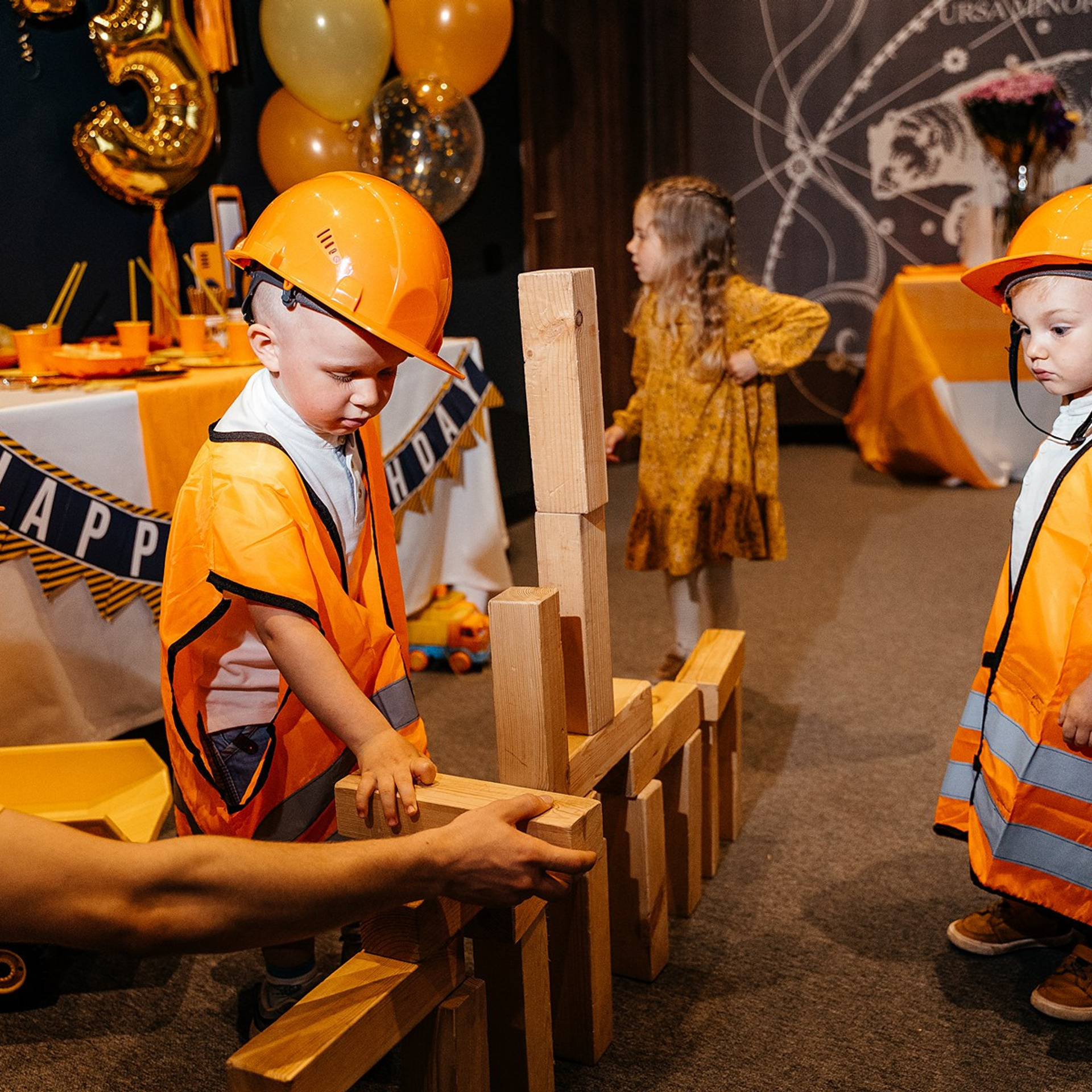 Детский день рождения, праздник. Контент съемка под ключ. Световое шоу / Москва и Мо