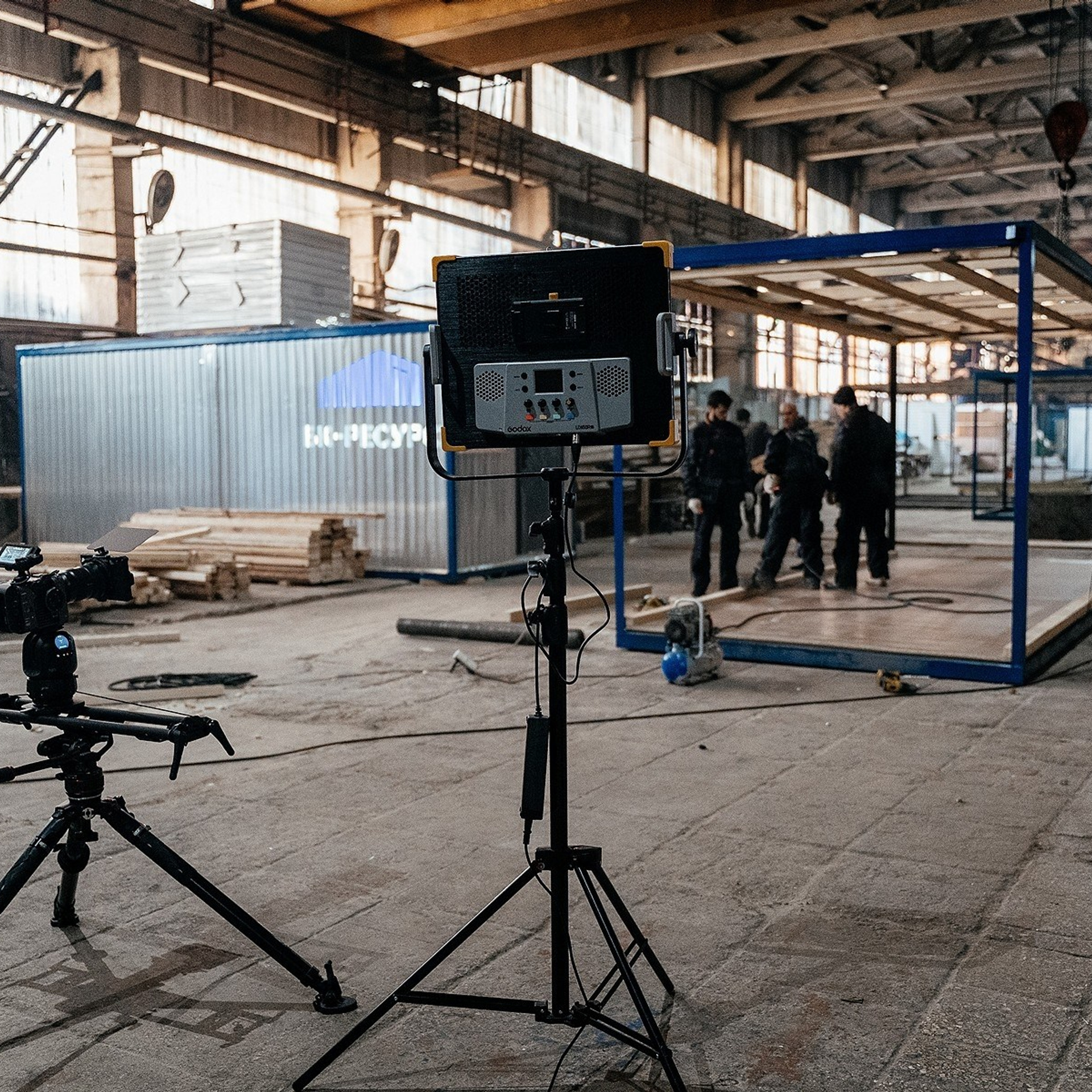 Съемка на производстве. Контент съемка под ключ. Световое шоу / Москва и Мо