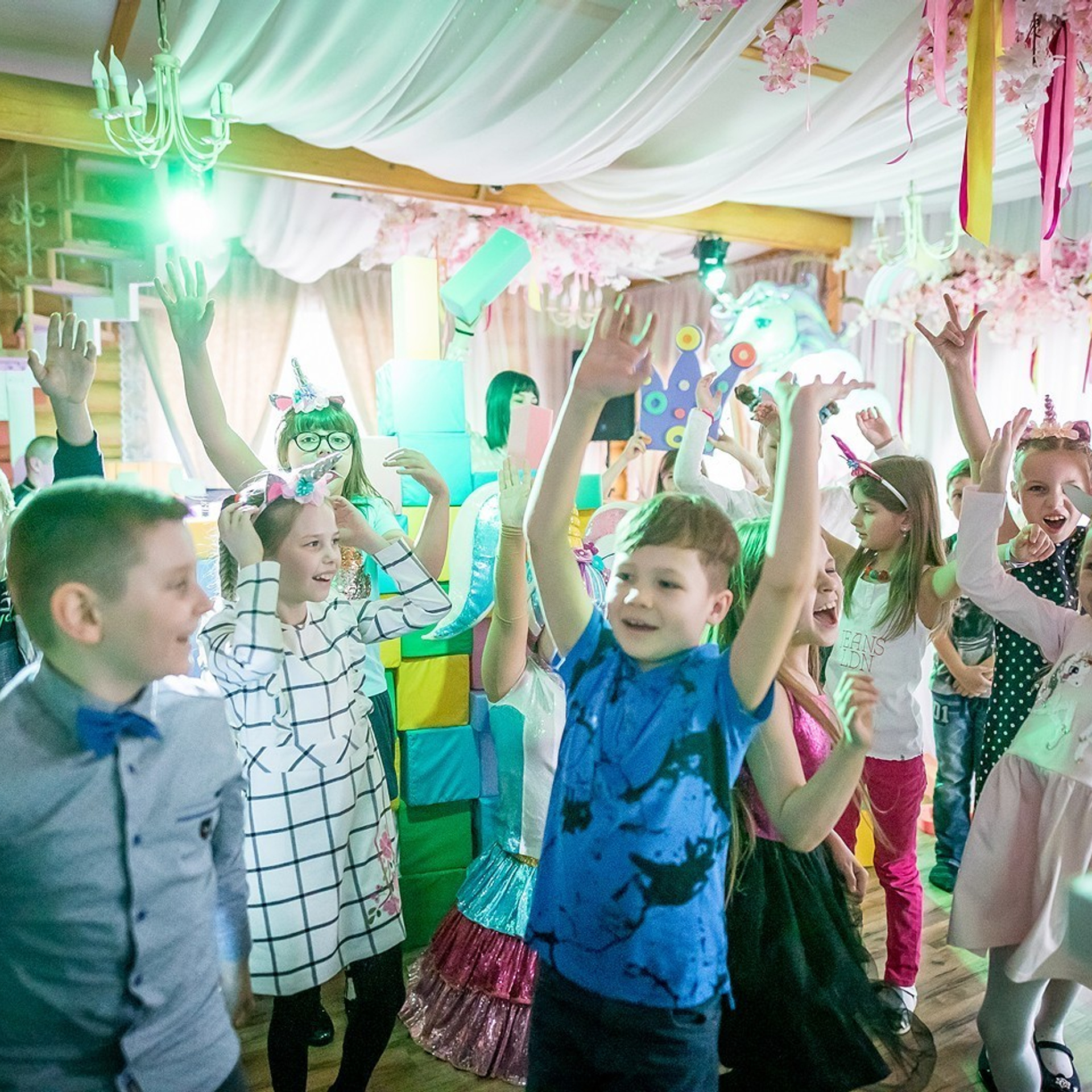 Детский день рождения, праздник. Контент съемка под ключ. Световое шоу / Москва и Мо