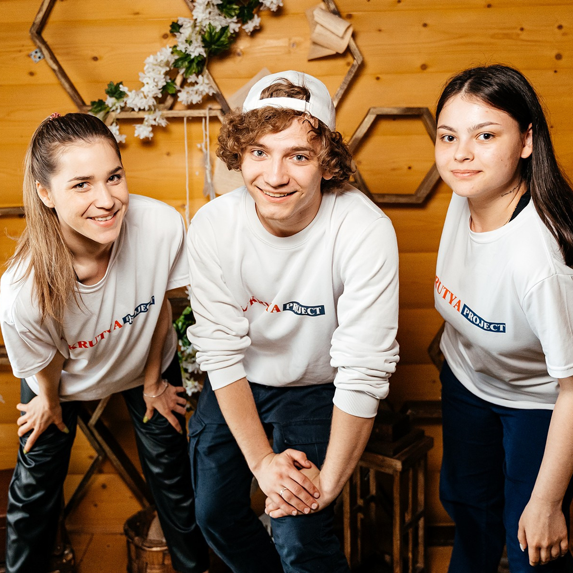 Съемка в студии. Контент съемка под ключ. Световое шоу / Москва и Мо