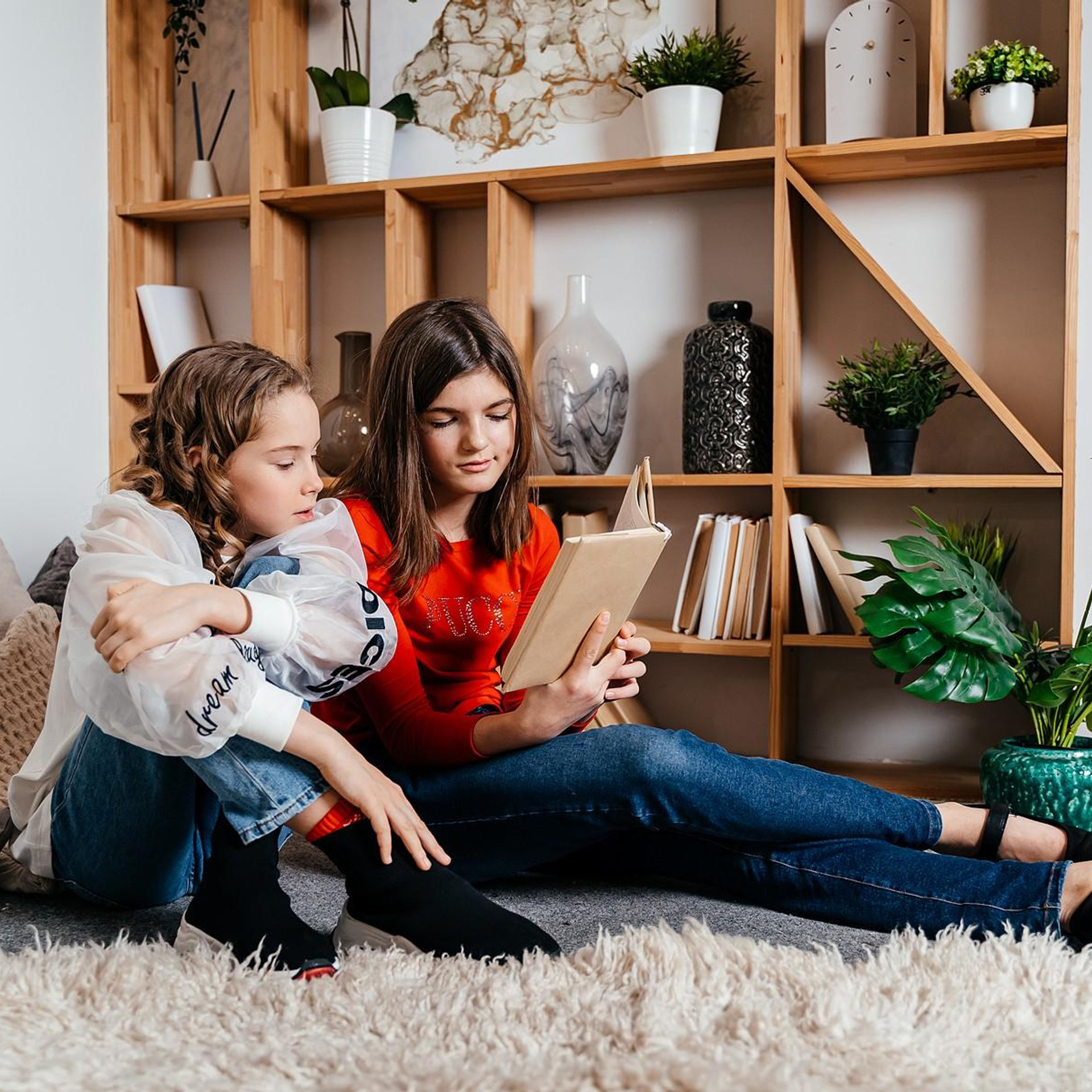 Съемка в студии. Контент съемка под ключ. Световое шоу / Москва и Мо