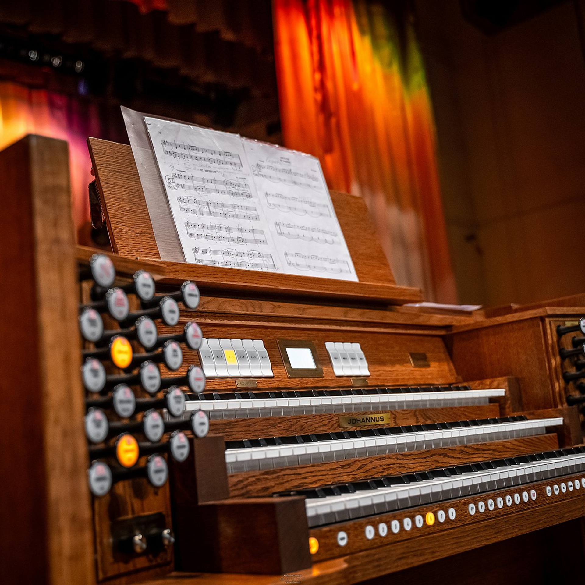 Рекламная съемка и маркетплейс. Контент съемка под ключ. Световое шоу / Москва и Мо