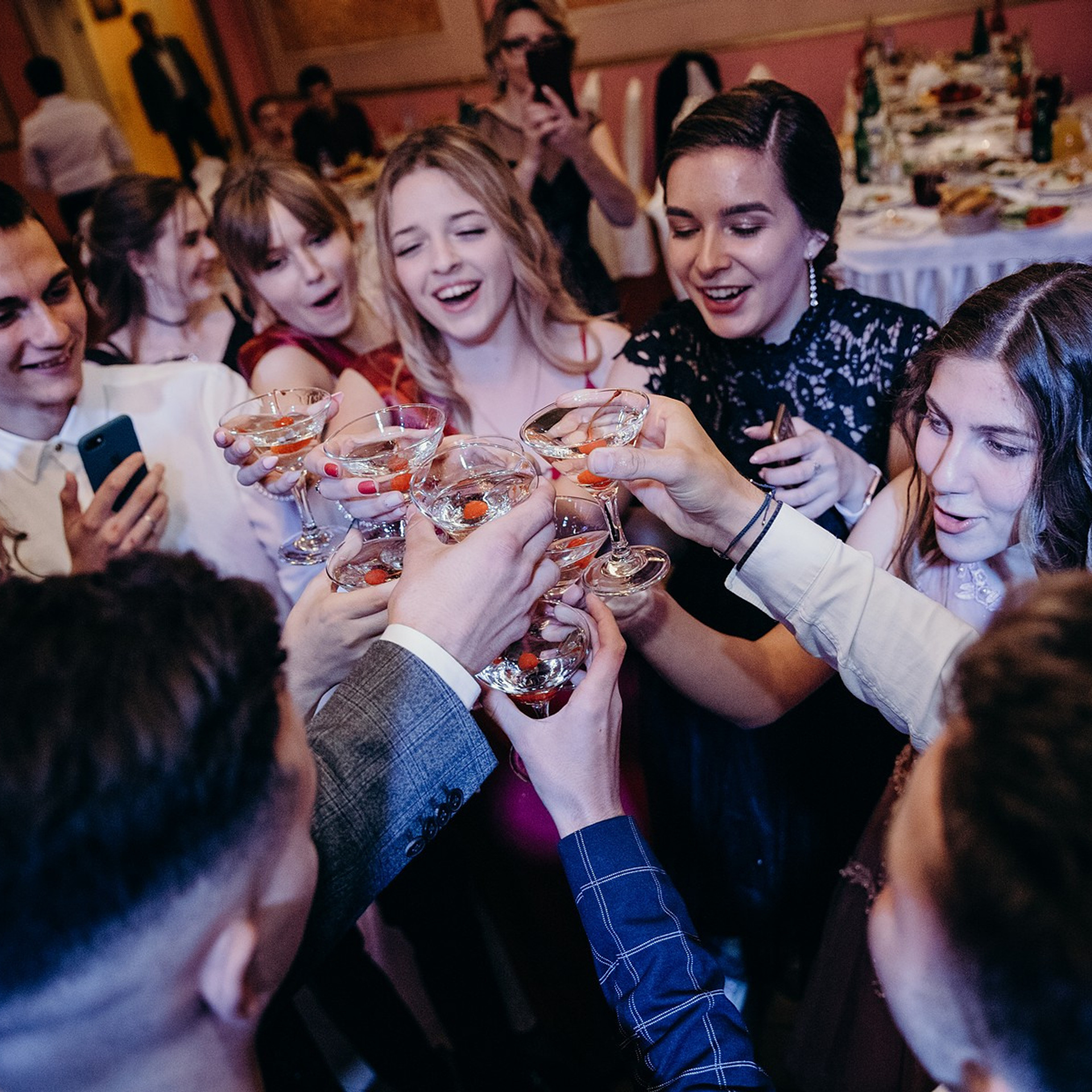 Съемка на выпускной альбом, школьный выпуск. Контент съемка под ключ. Световое шоу / Москва и Мо